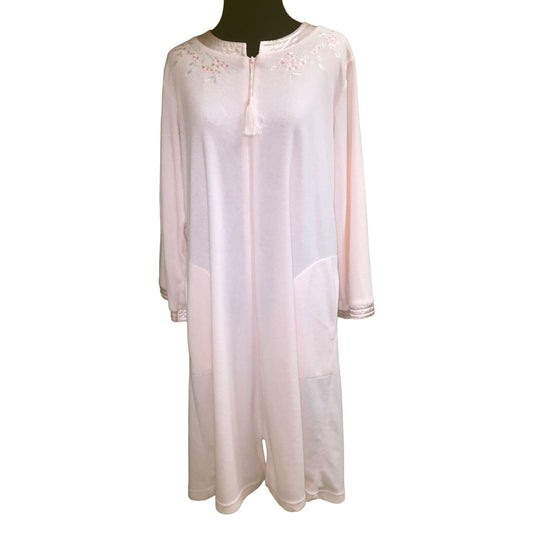 Miss Elaine Size Medium Womens Long Sleeved Nightgown/Sleepwear