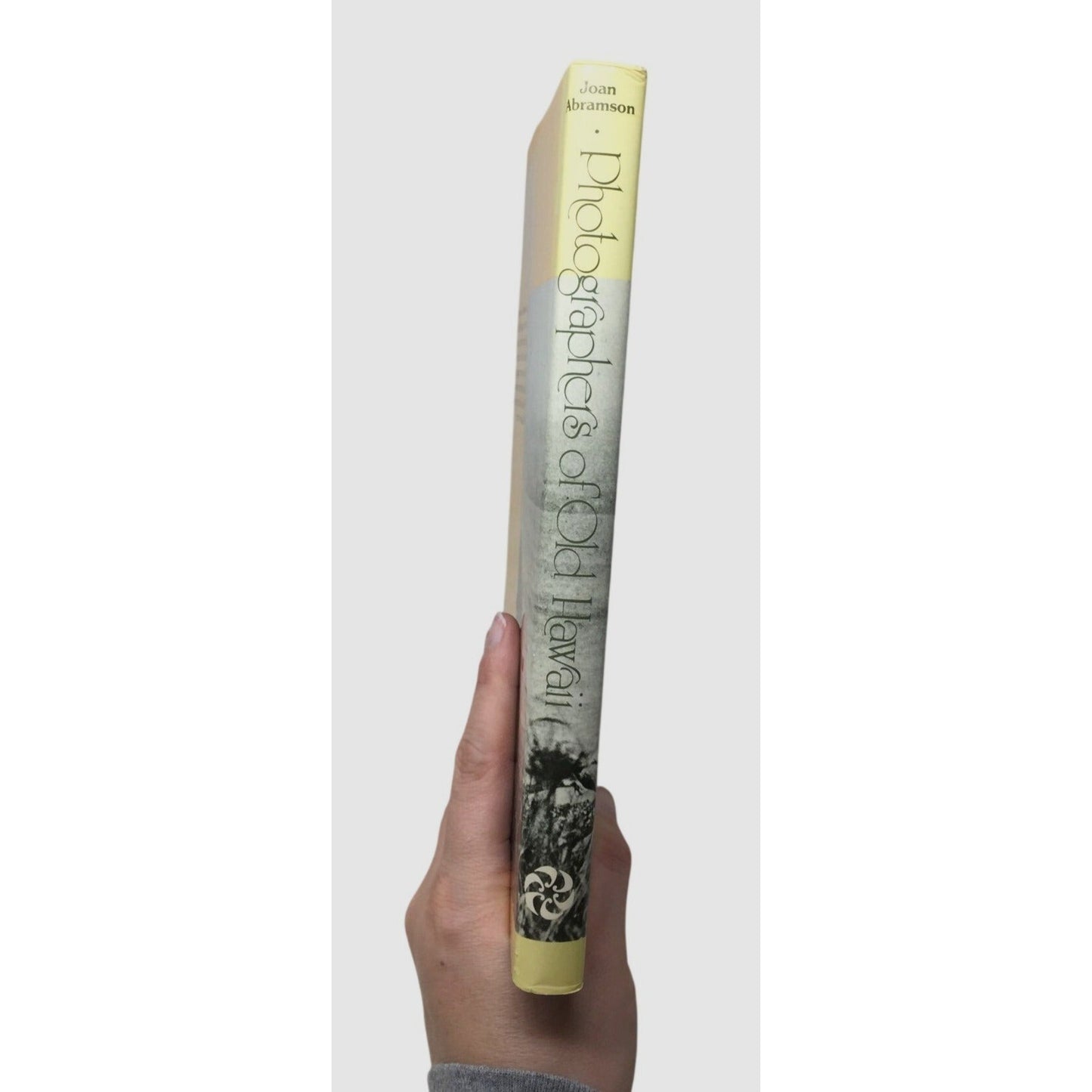 "Photographers of Old Hawaii" by Joan Abramson unbranded  A+ Stuff Books