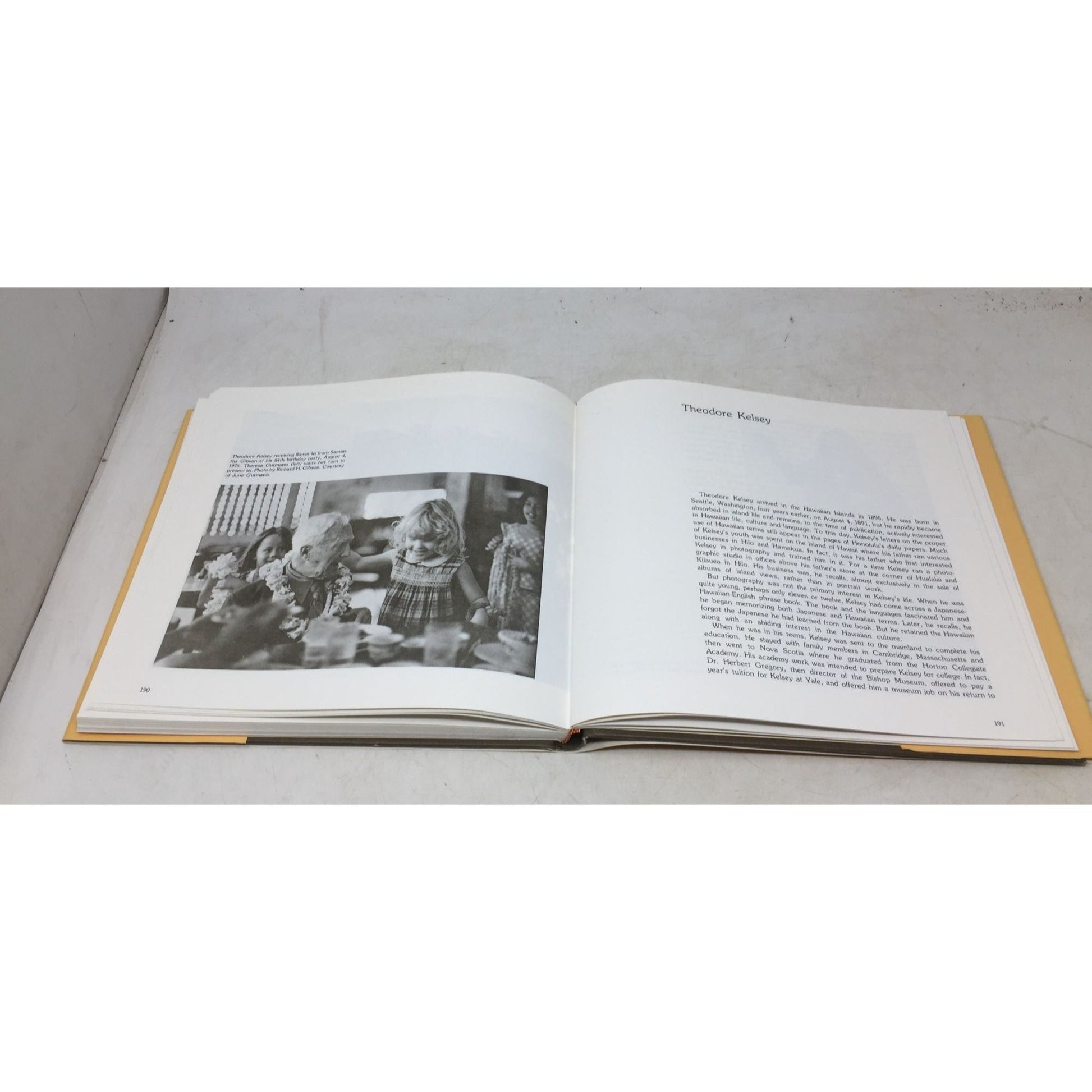 "Photographers of Old Hawaii" by Joan Abramson unbranded  A+ Stuff Books