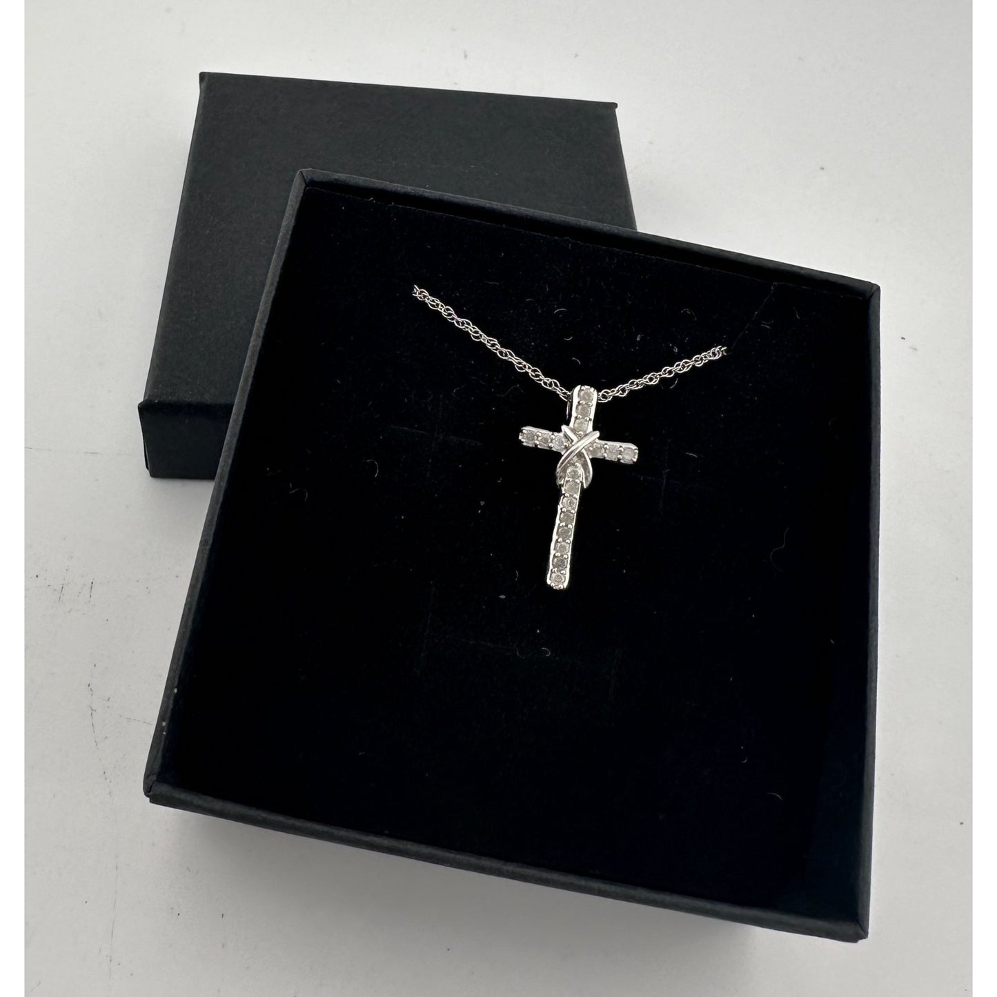 Beautiful Detailed 1/4 ct Diamond Cross Necklace - Sterling Silver