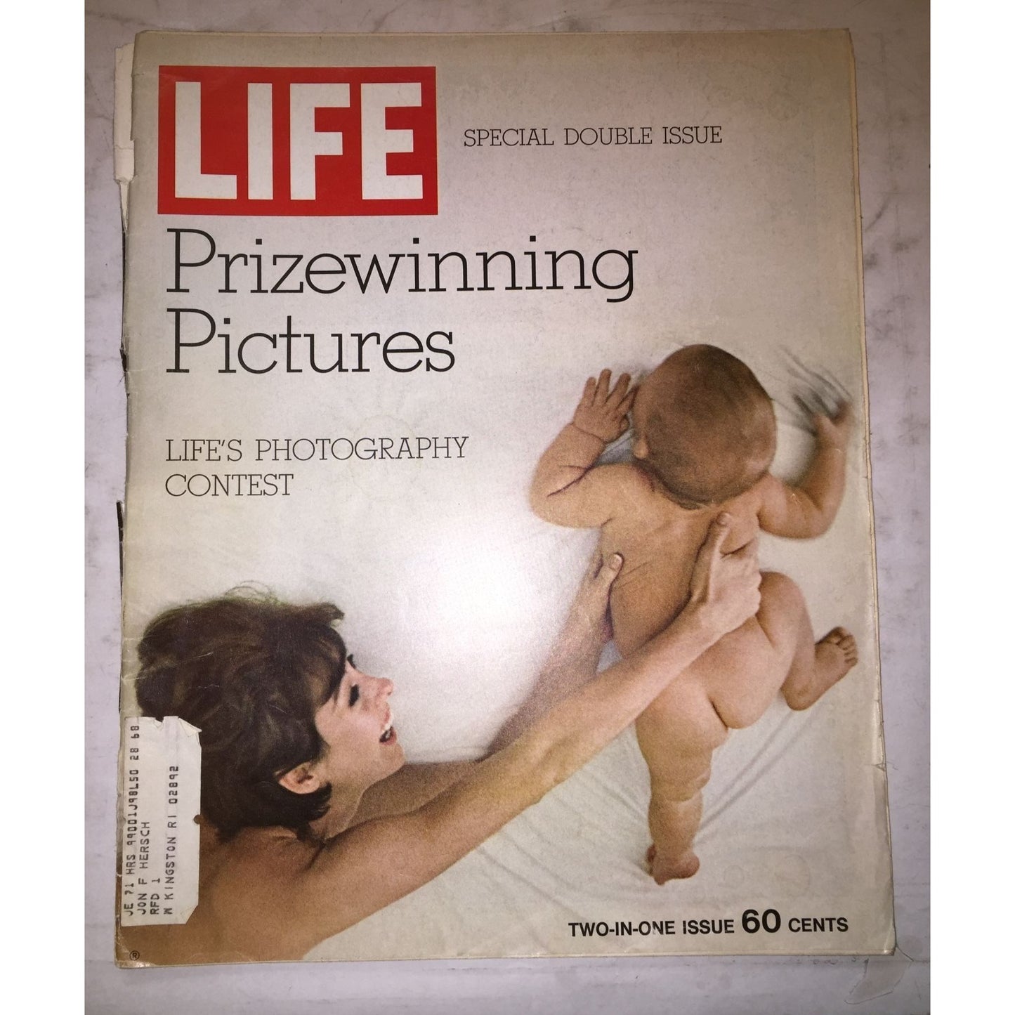 Vintage 1970 December 25 LIFE Magazine, Prizewinning Pictures