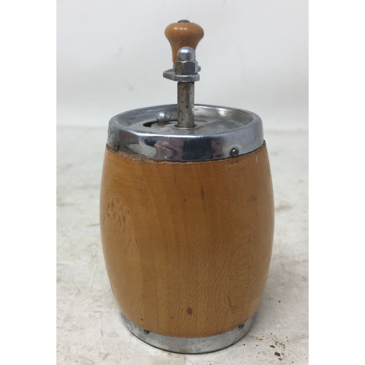 Vintage Wooden Keg/Barrel Shaped Pepper Mill/Grinder- 2 3/4 inches tall