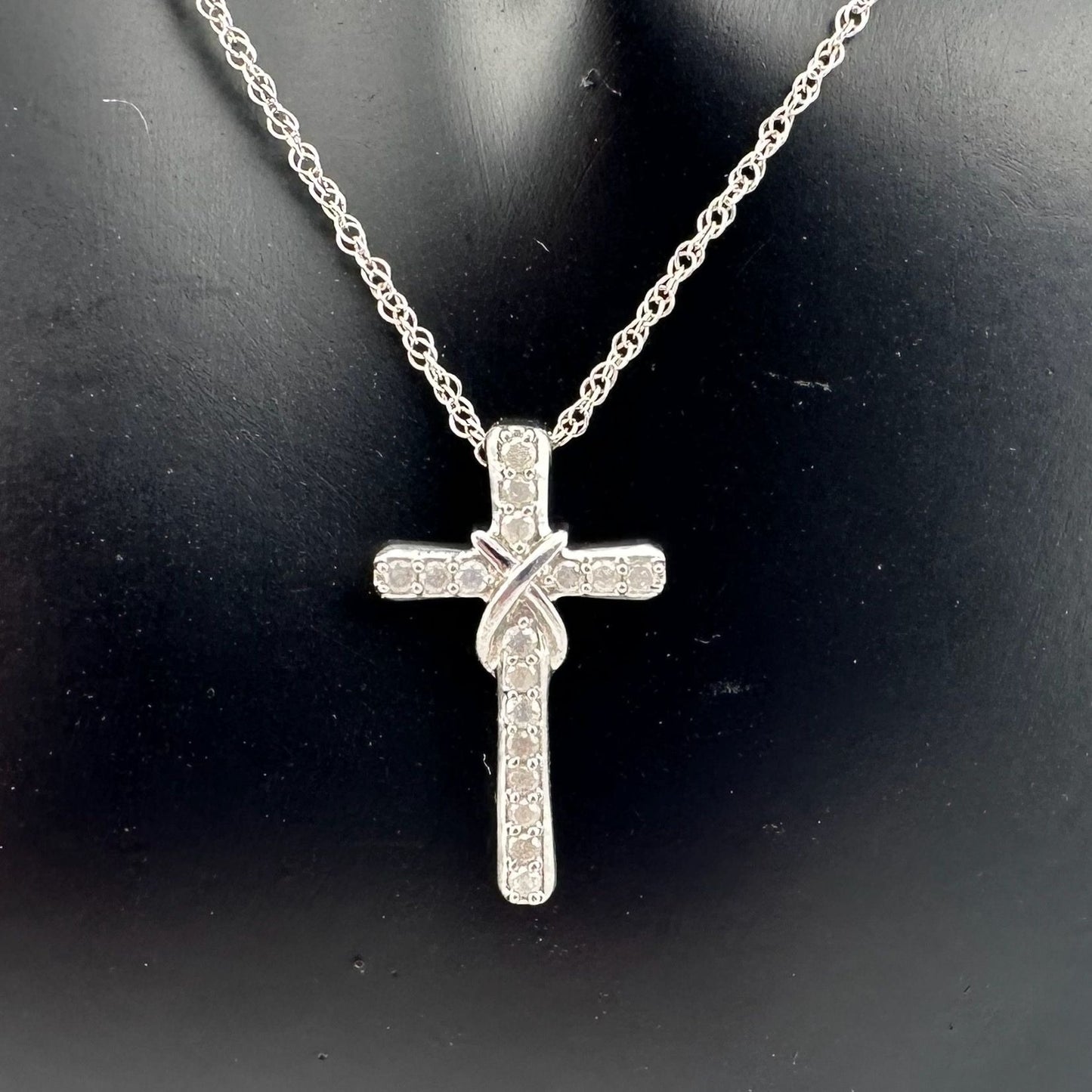 Beautiful Detailed 1/4 ct Diamond Cross Necklace - Sterling Silver