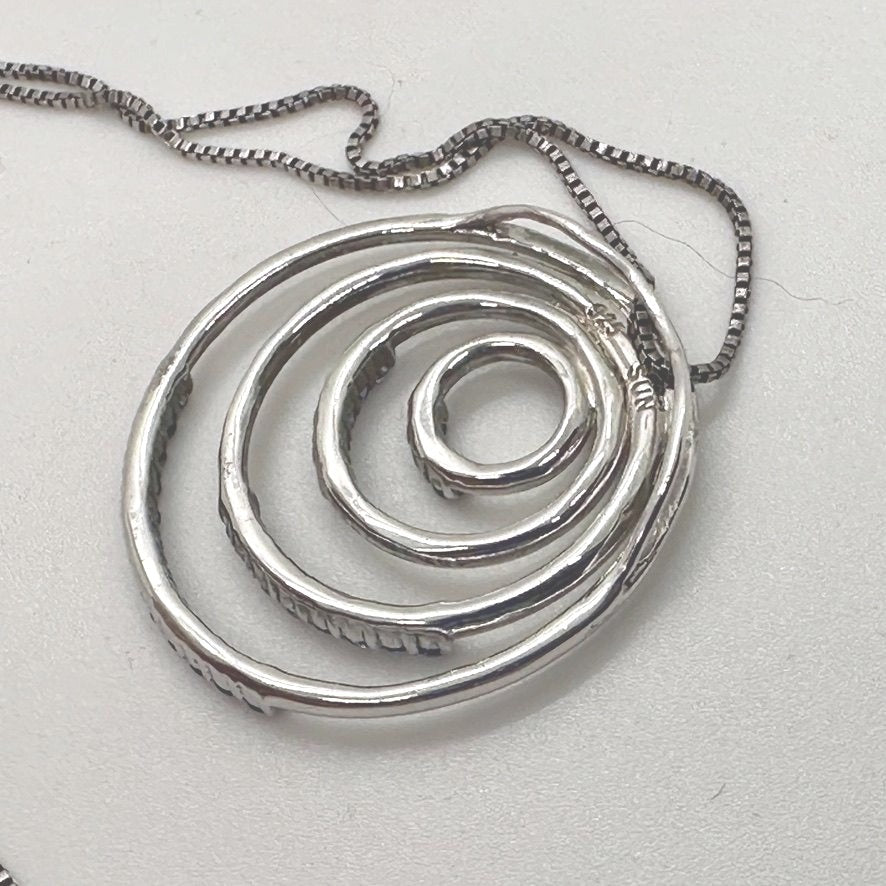 Beautiful Concentric Rings Ceylon Sapphire Necklace - Sterling Silver Setting - Unique Design