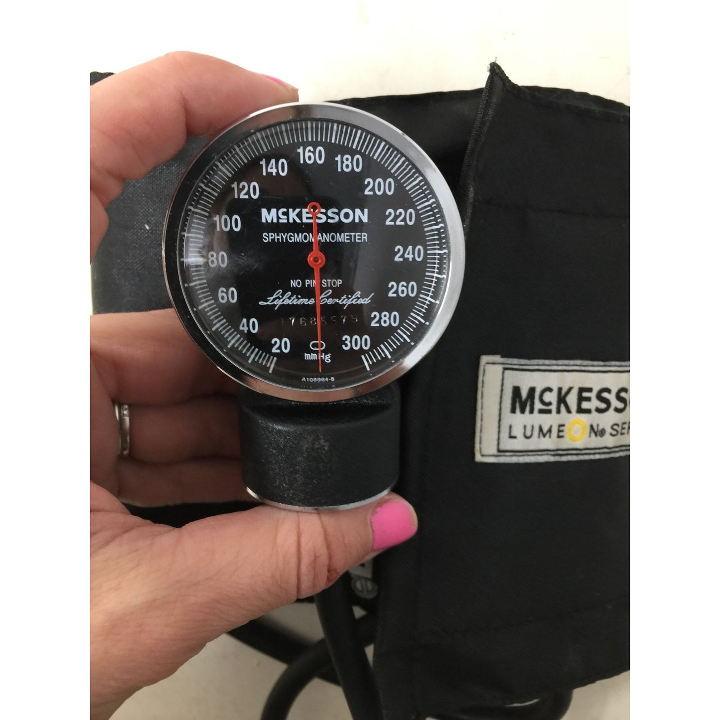 McKesson LUMEON Professional Aneroid Sphygmomanometer, Blood Pressure with Cuff