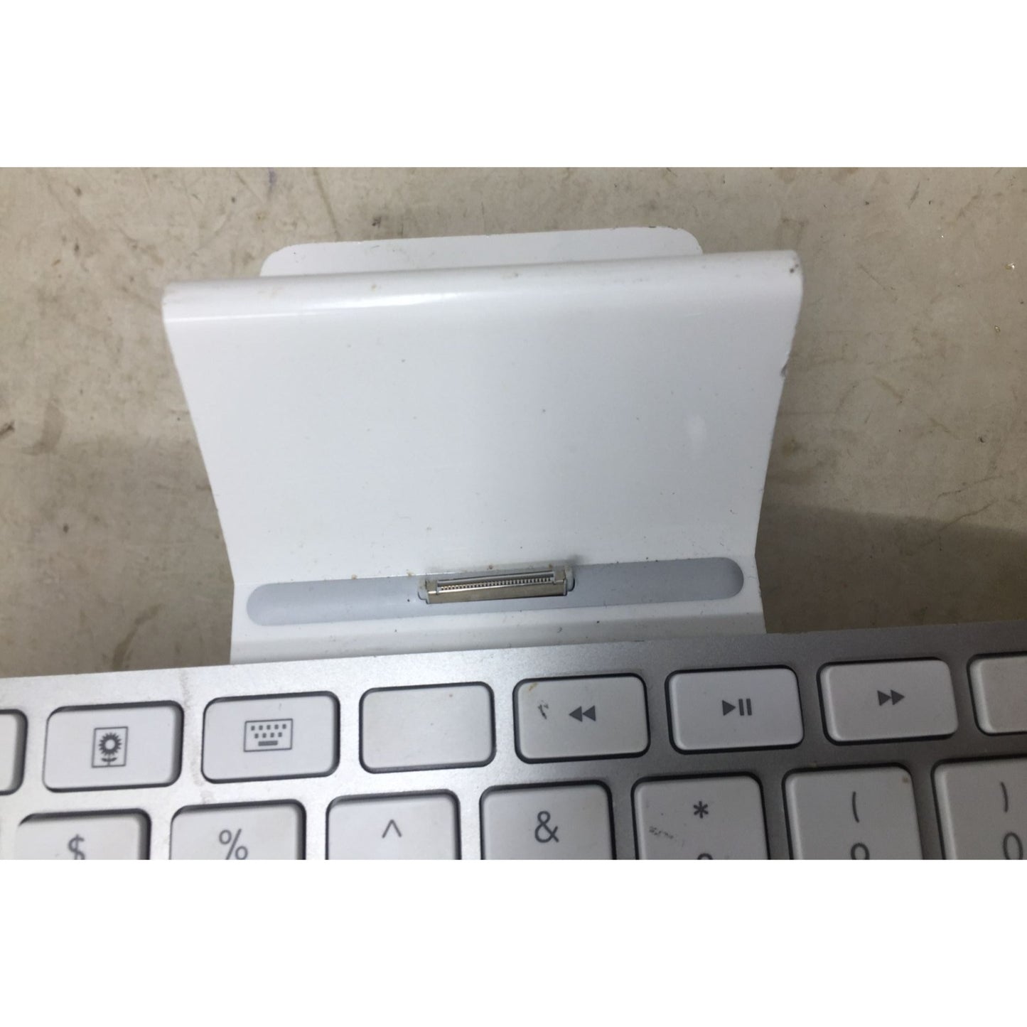 Wireless Apple Keyboard Model A1359 W/ Docking Station