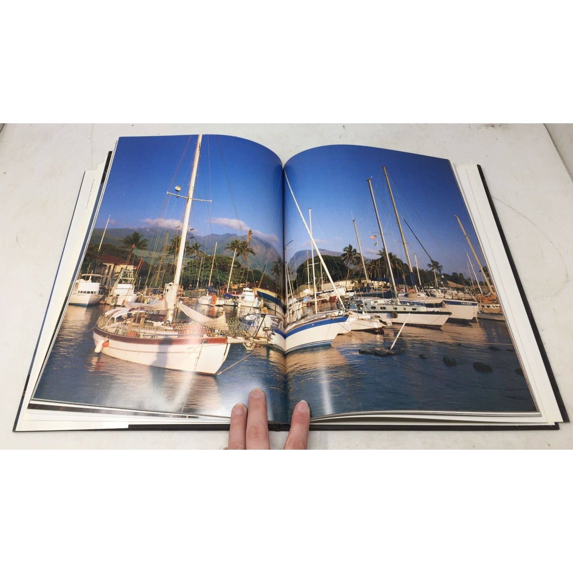 Hardcover Pictorial Book Titled "Hawaii" A+ Stuff  A+ Stuff Books