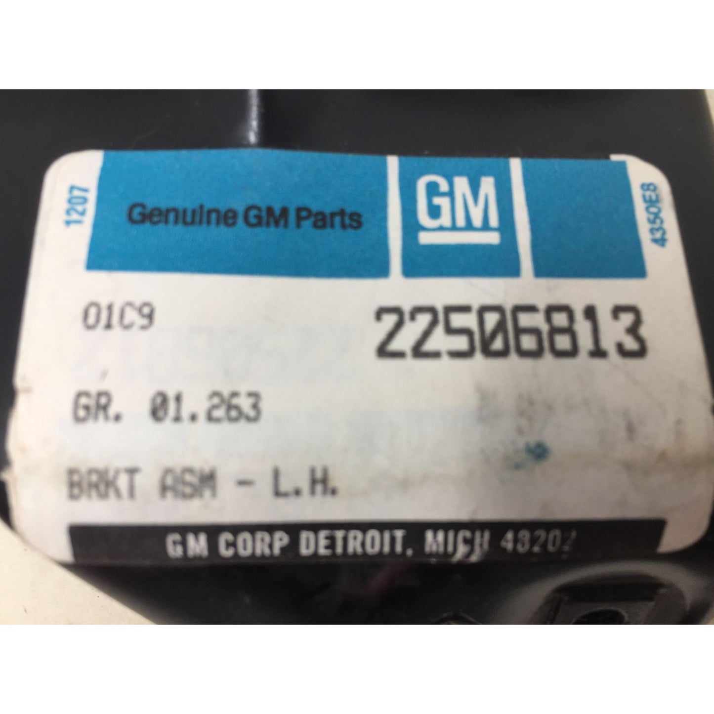 GM General Motors Part #22506813 BRKT ASM New old Stock