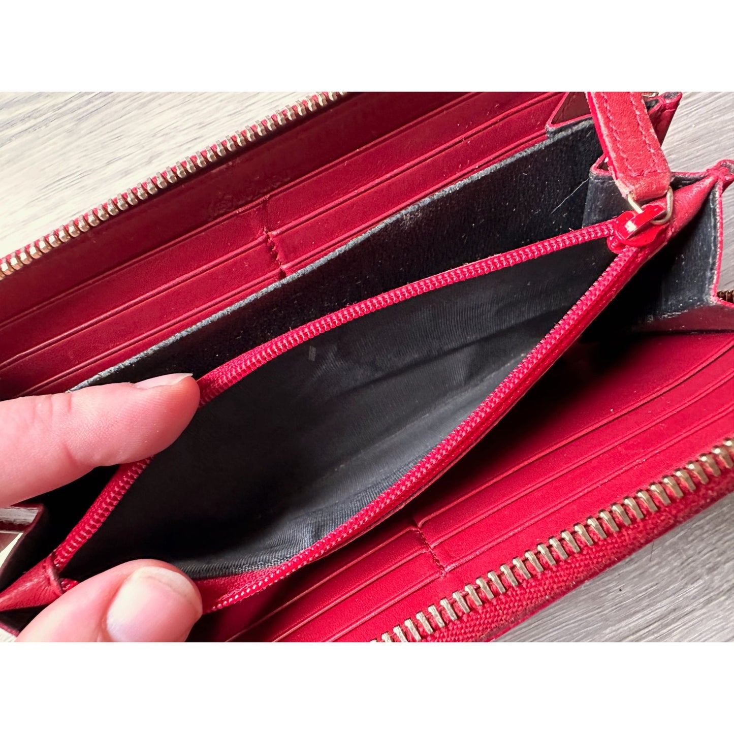 YSL Yves Saint Laurent Red Patent Leather Zippy Wallet