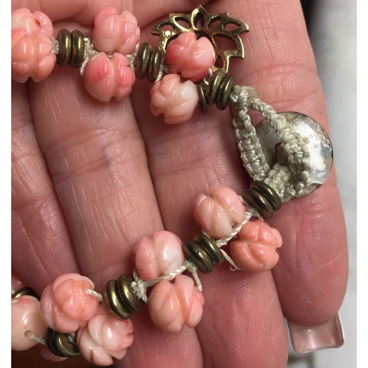 Women's Gold Tone Bracelet with Pink Flowers on it