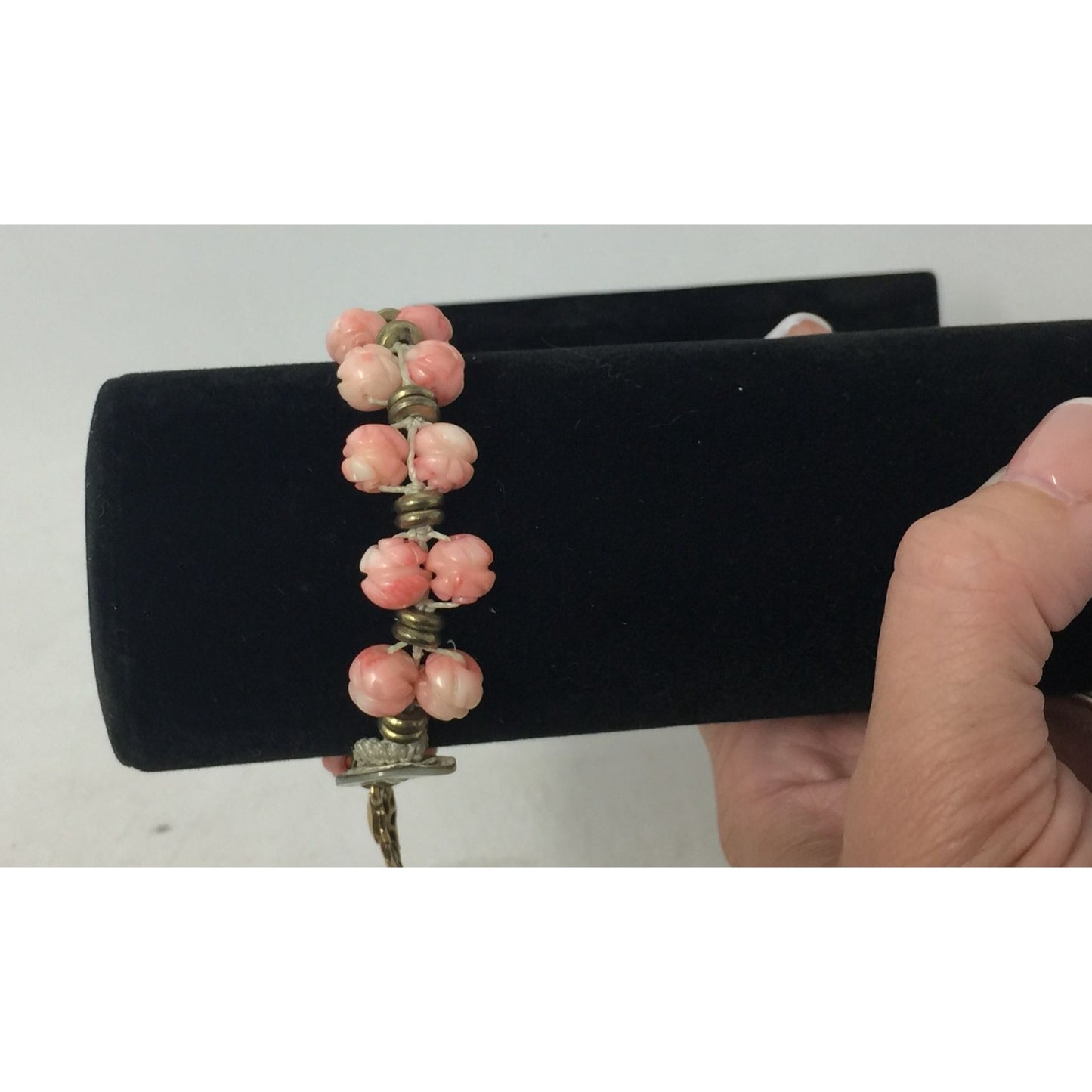 Women's Gold Tone Bracelet with Pink Flowers on it
