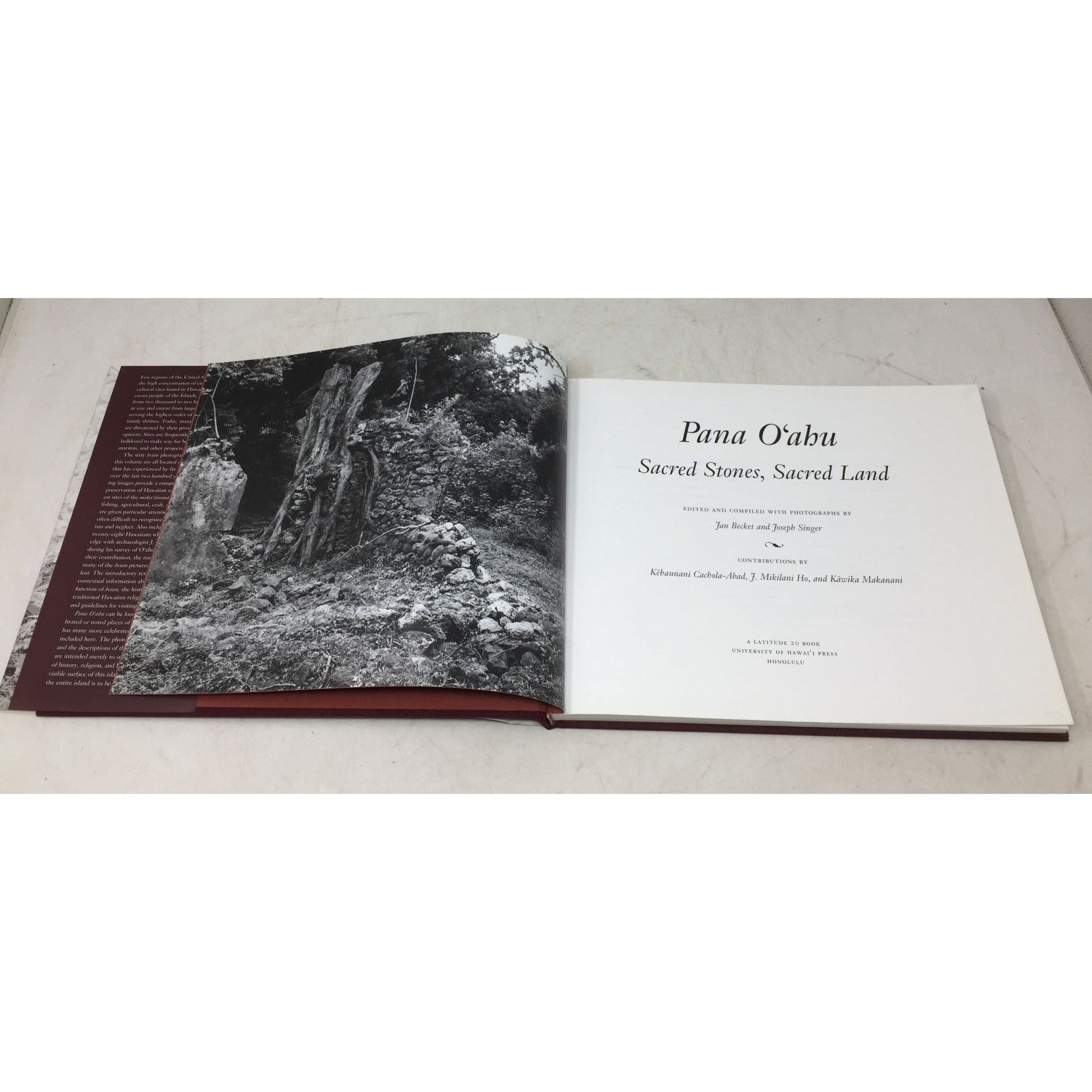 Pana O'ahu: Sacred Stones, Sacred Land by Jan Becket and Joseph Singer unbranded  A+ Stuff Books