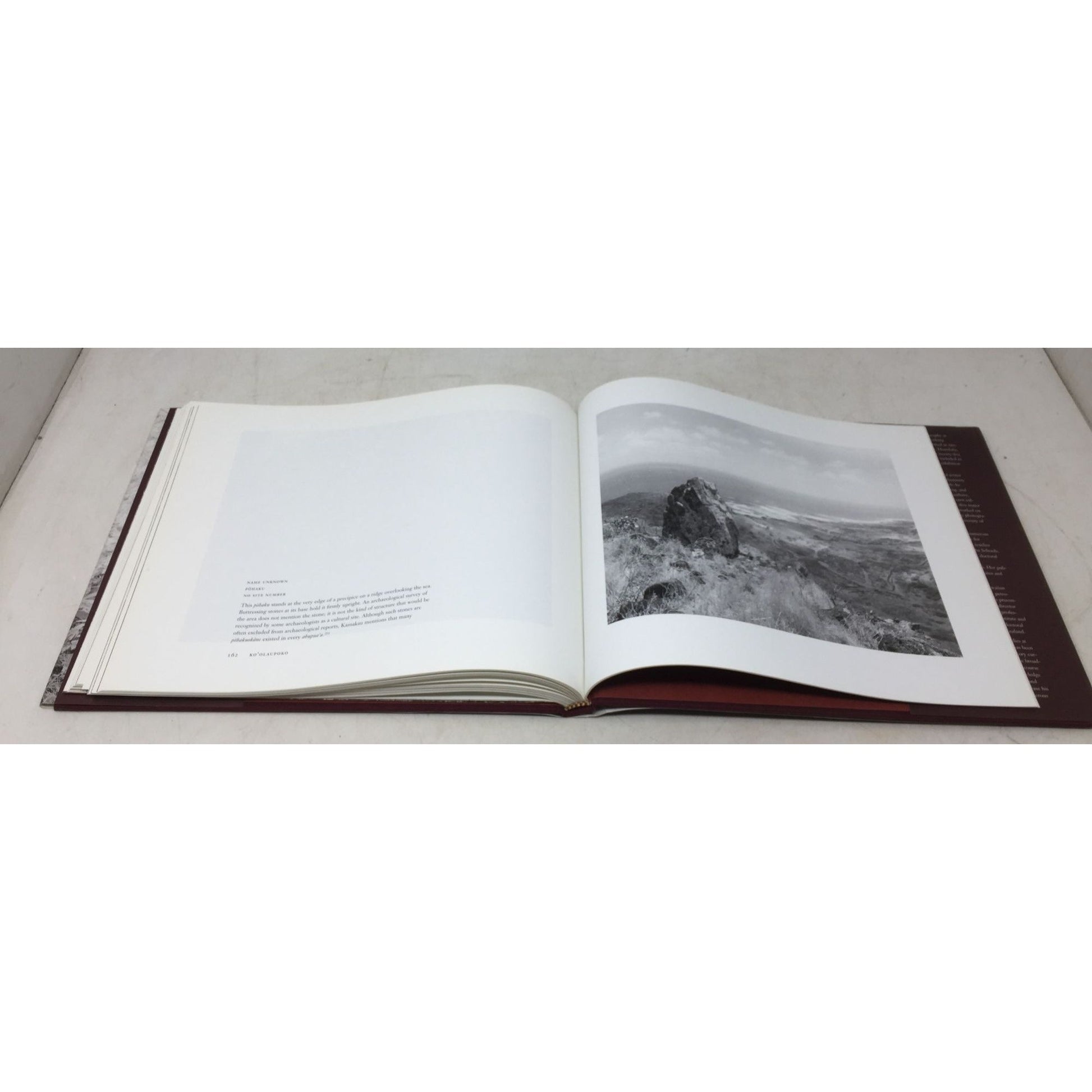 Pana O'ahu: Sacred Stones, Sacred Land by Jan Becket and Joseph Singer unbranded  A+ Stuff Books