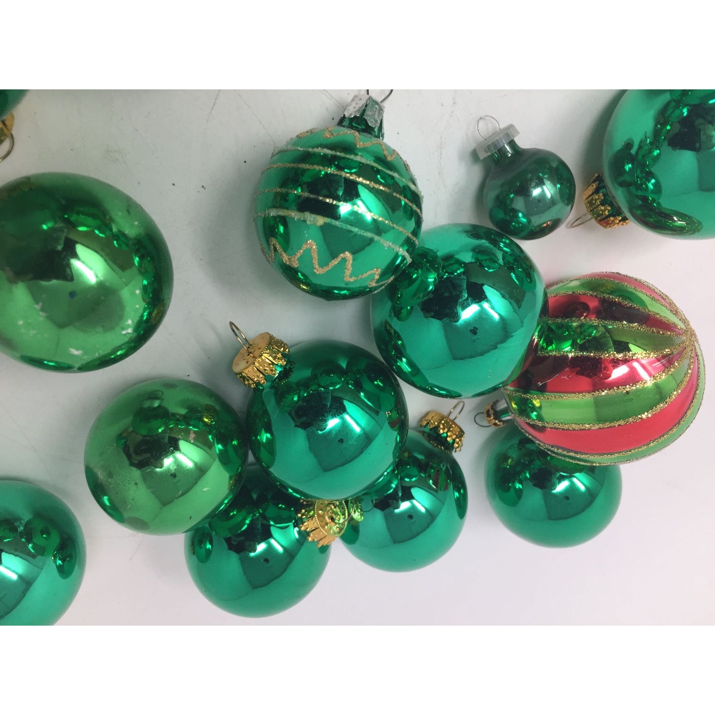 19 Green Round Christmas Tree Ornaments