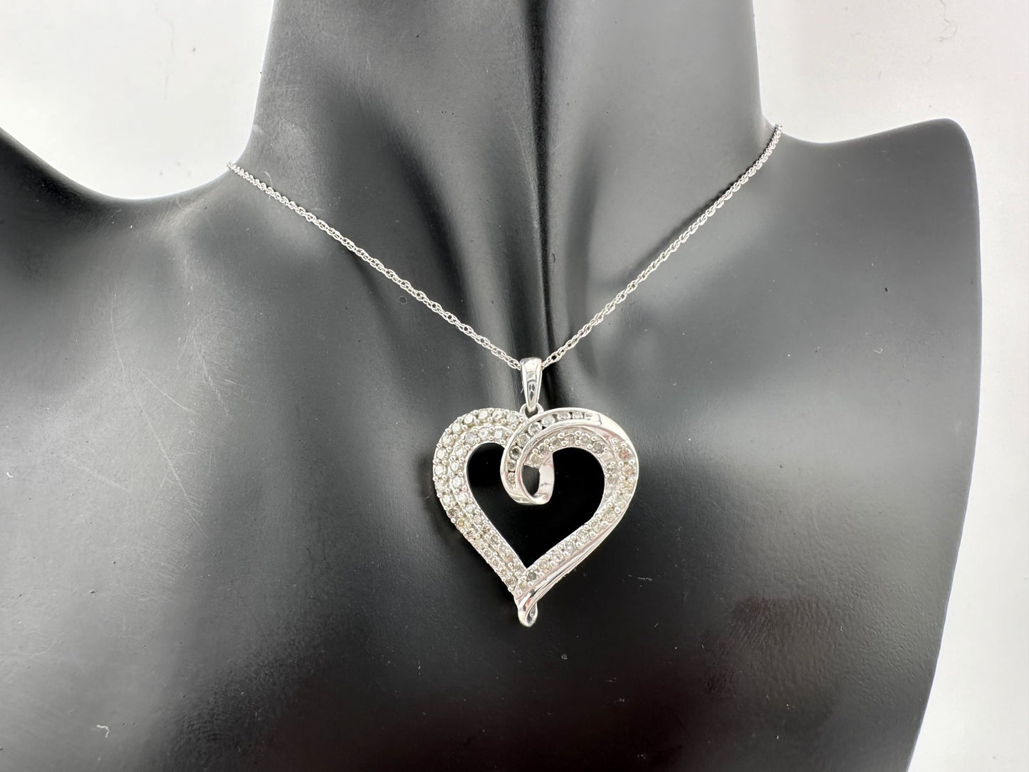 Stunning 1 Ct Natural Diamond Heart Shaped Pendant Necklace