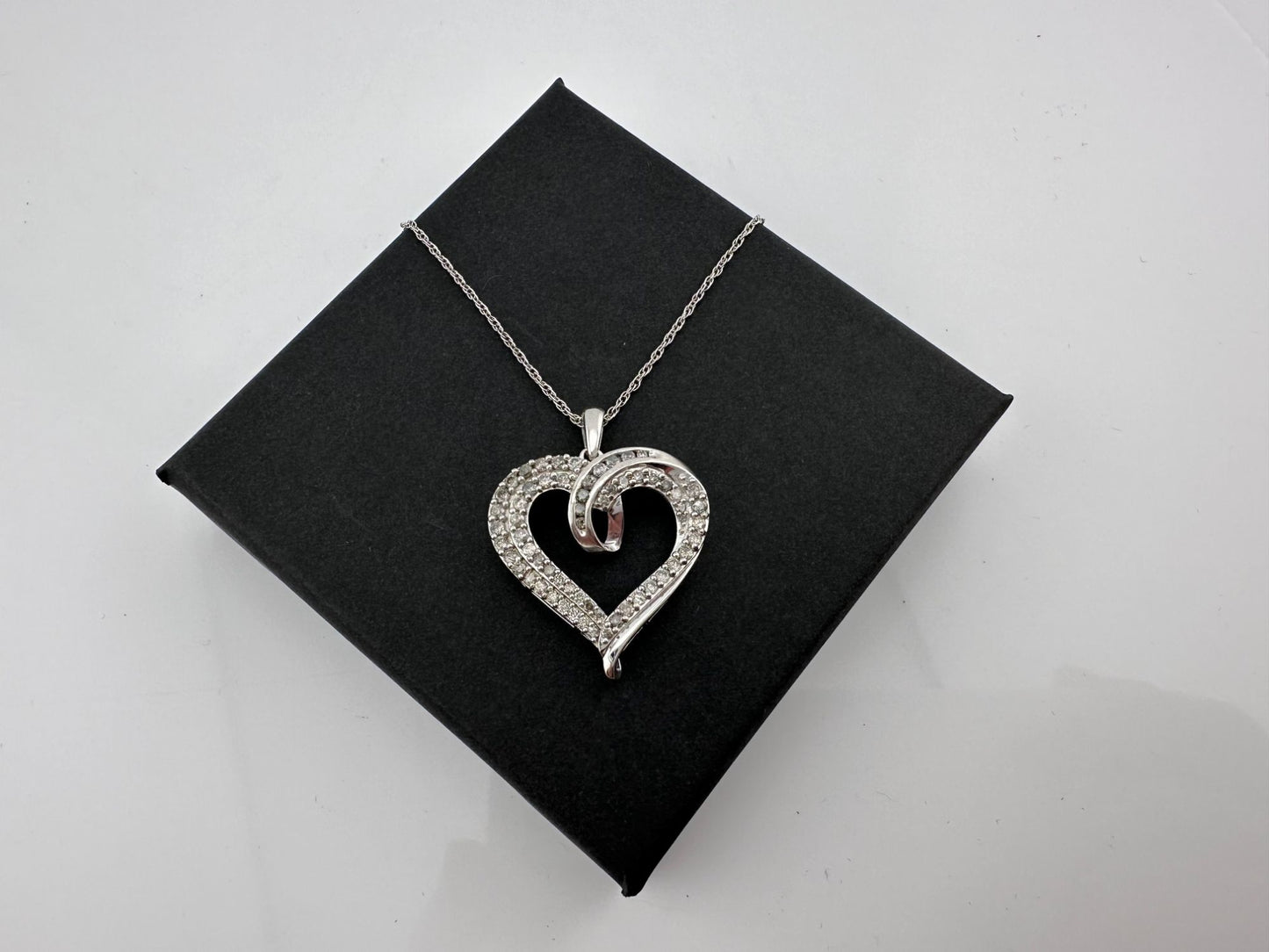 Stunning 1 Ct Natural Diamond Heart Shaped Pendant Necklace