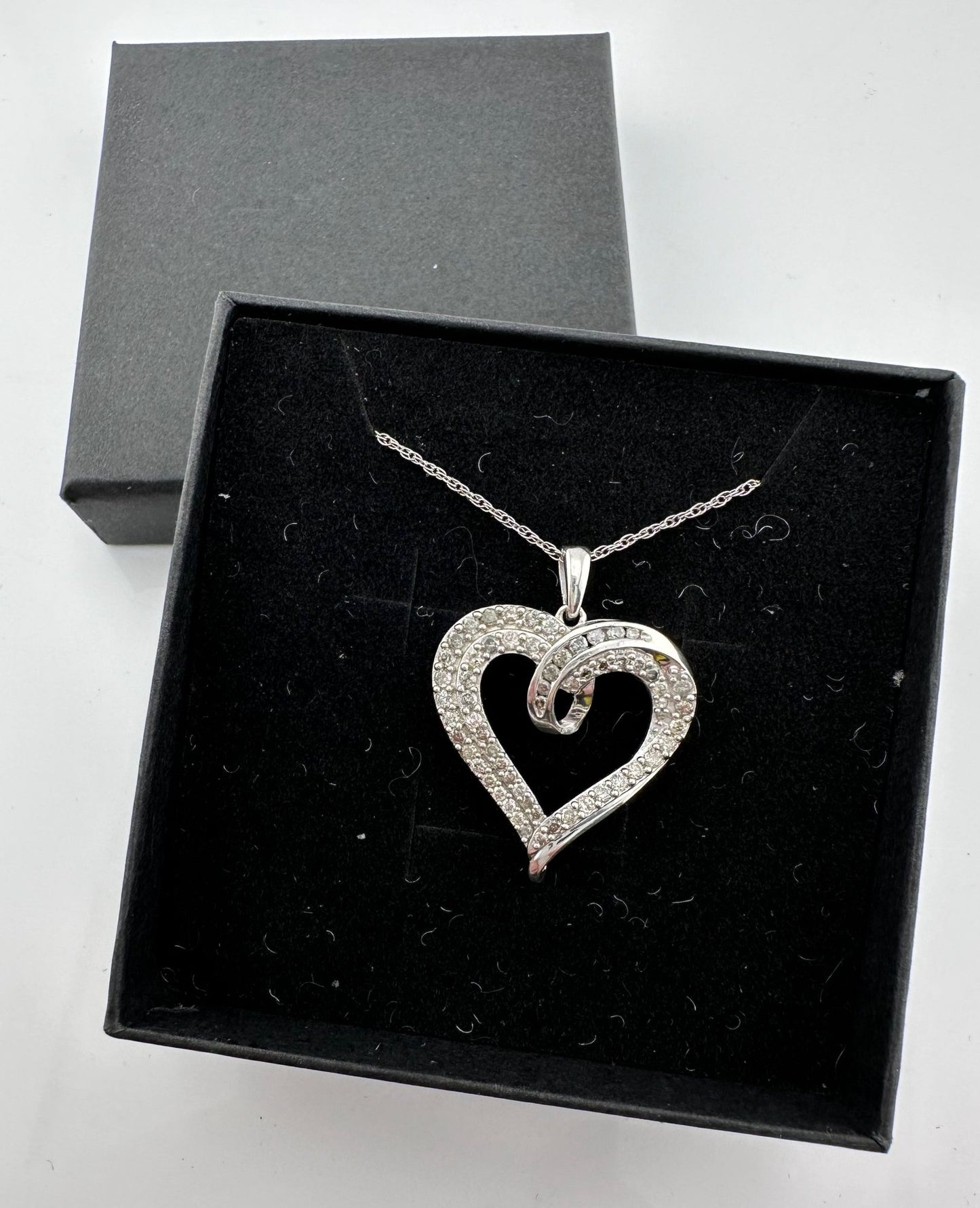 Stunning 1 Ct Natural Diamond Heart Shaped Pendant Necklace