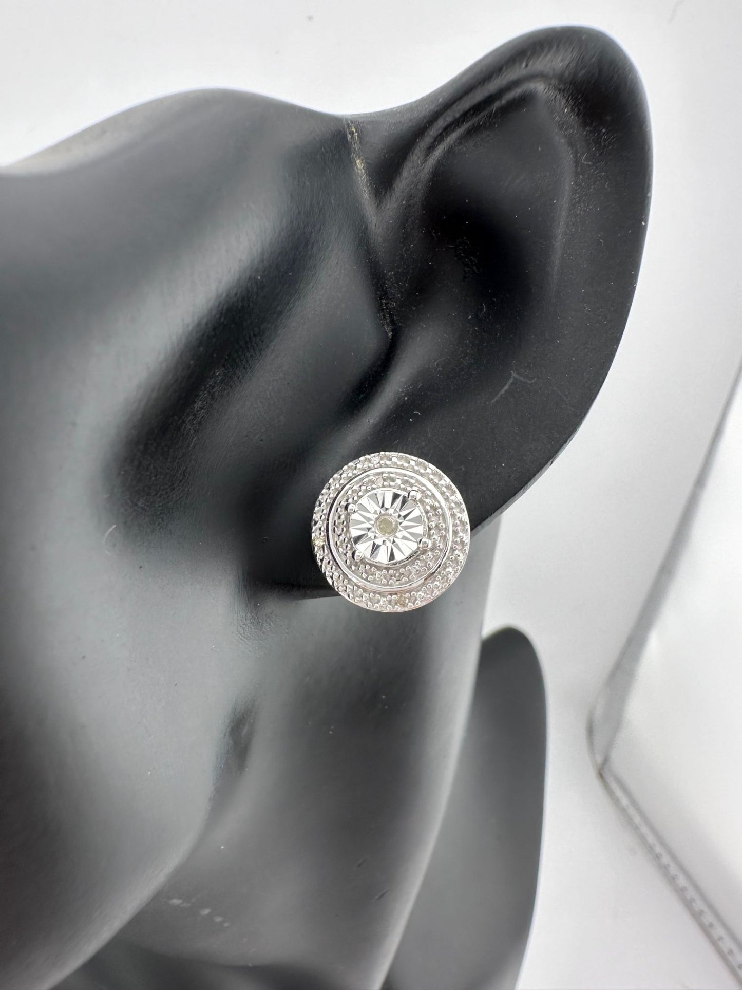 Round Illusion Diamond Stud Earrings