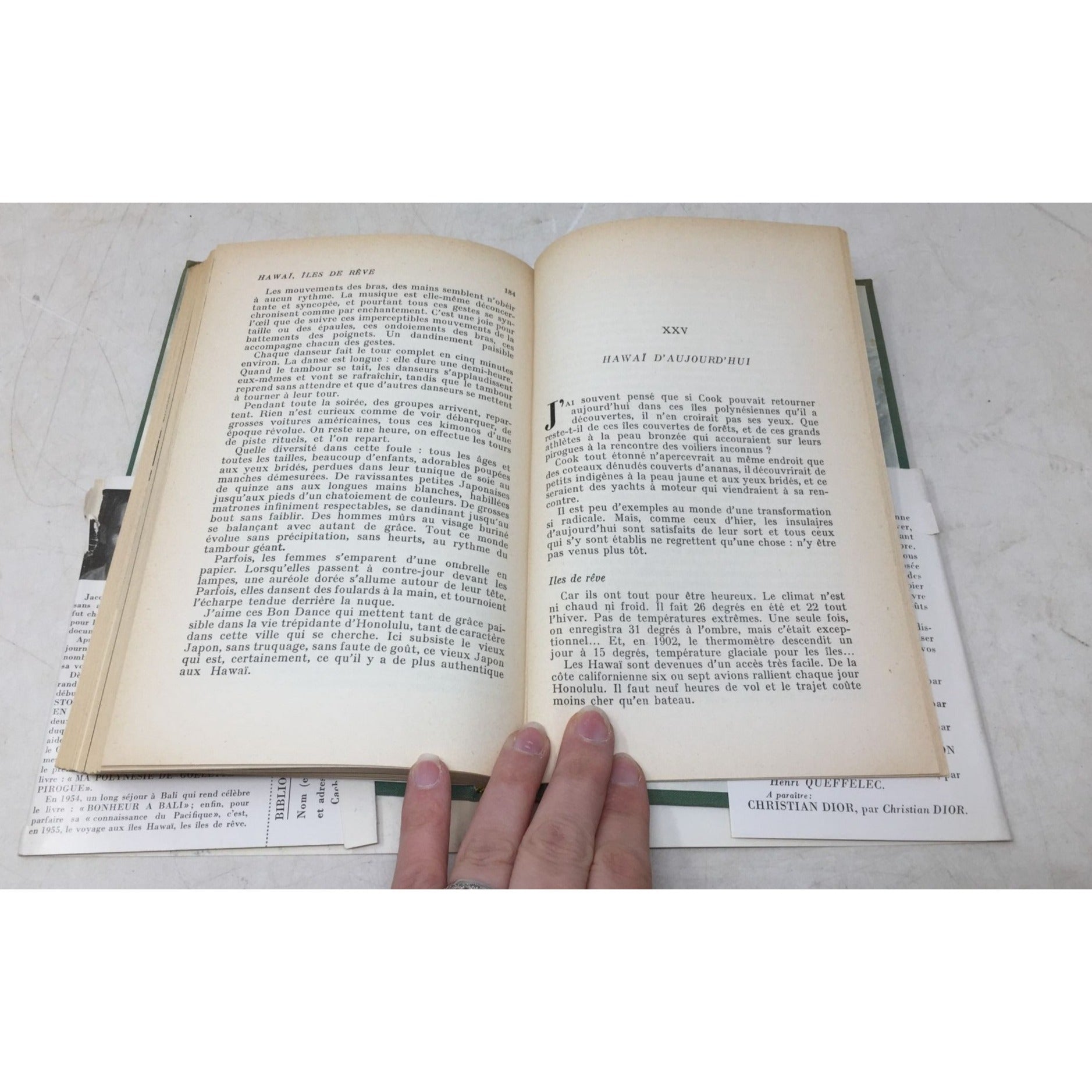 Vintage Collectible Book Titled "Hawaï, Îles De Rêve" by Jacques Chegaray. unbranded  A+ Stuff Sheet Music