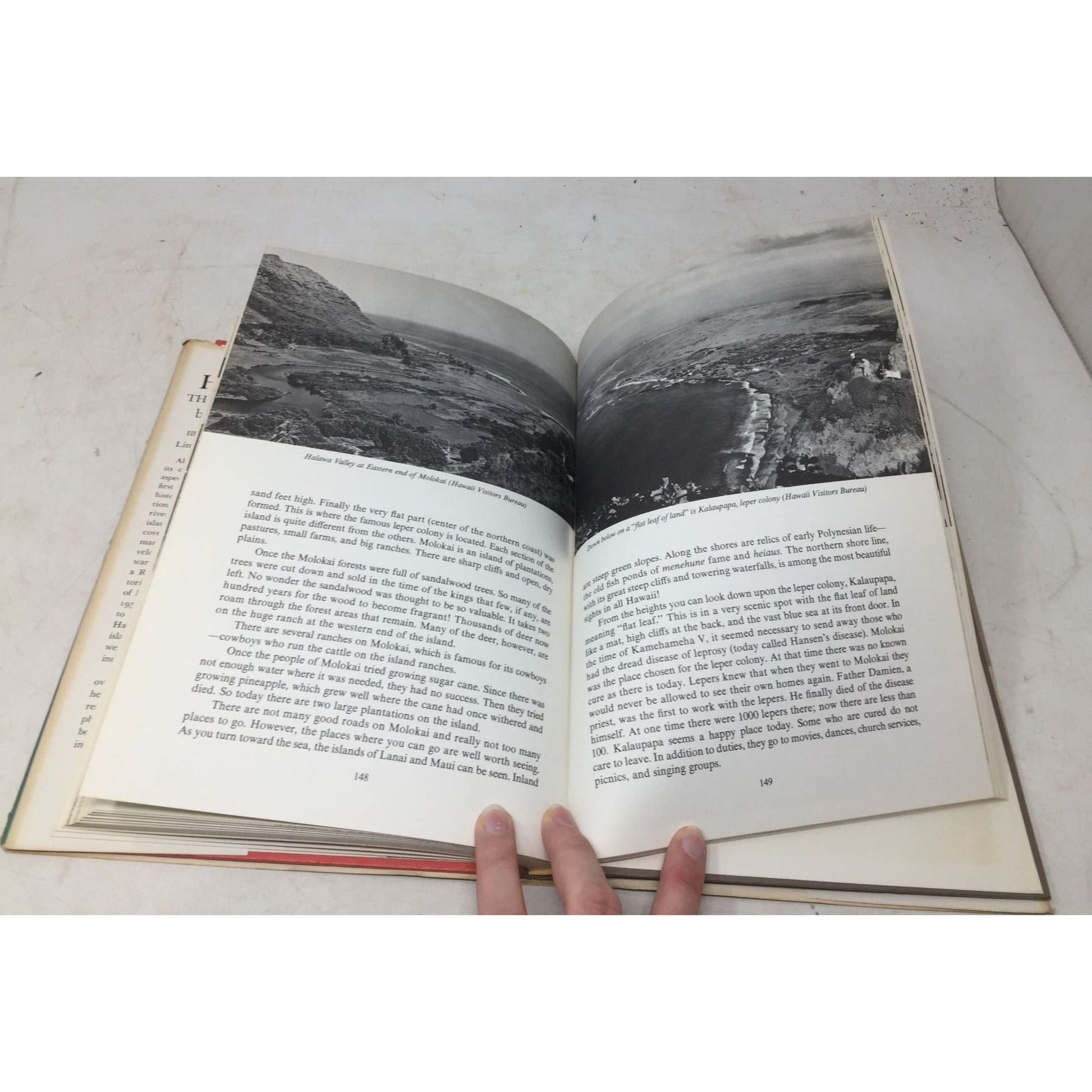 Vintage Hardcover Book Titled Hawaii, the Aloha State unbranded  A+ Stuff Vintage Books
