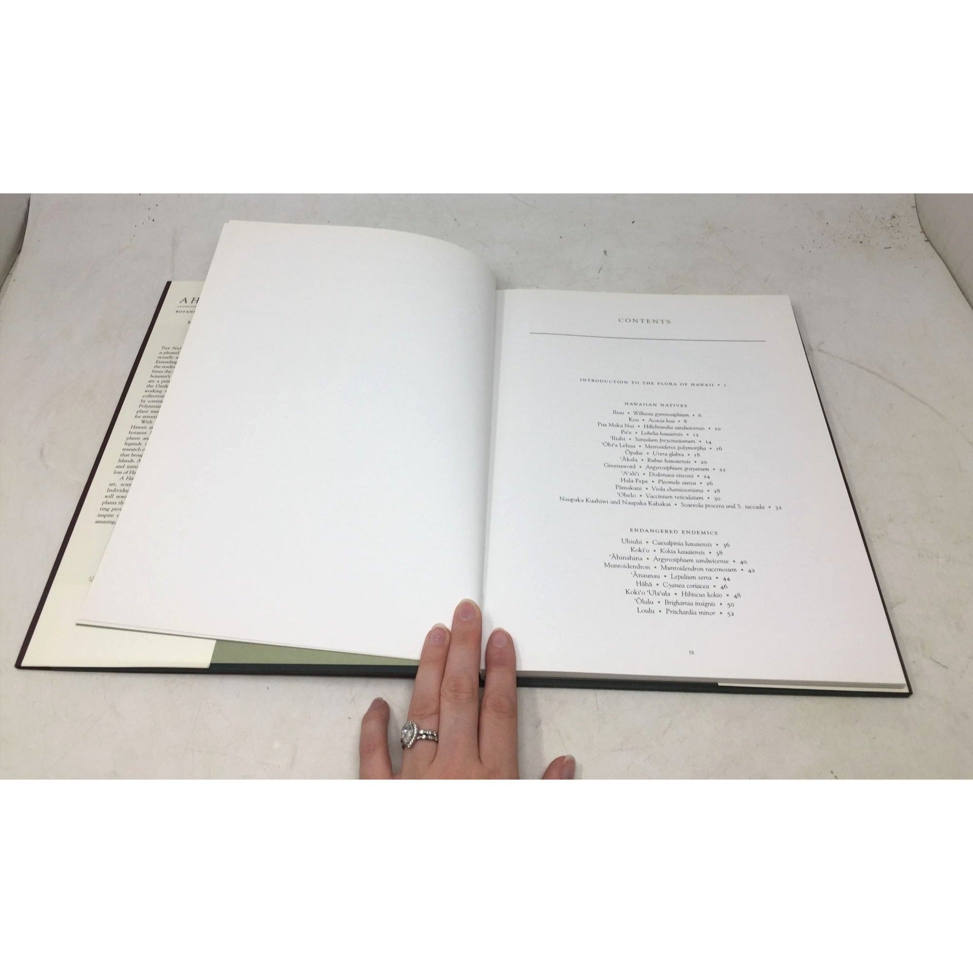 A Hawaiian Florilegium: Botanical Portraits from Paradise unbranded  A+ Stuff Vintage Books
