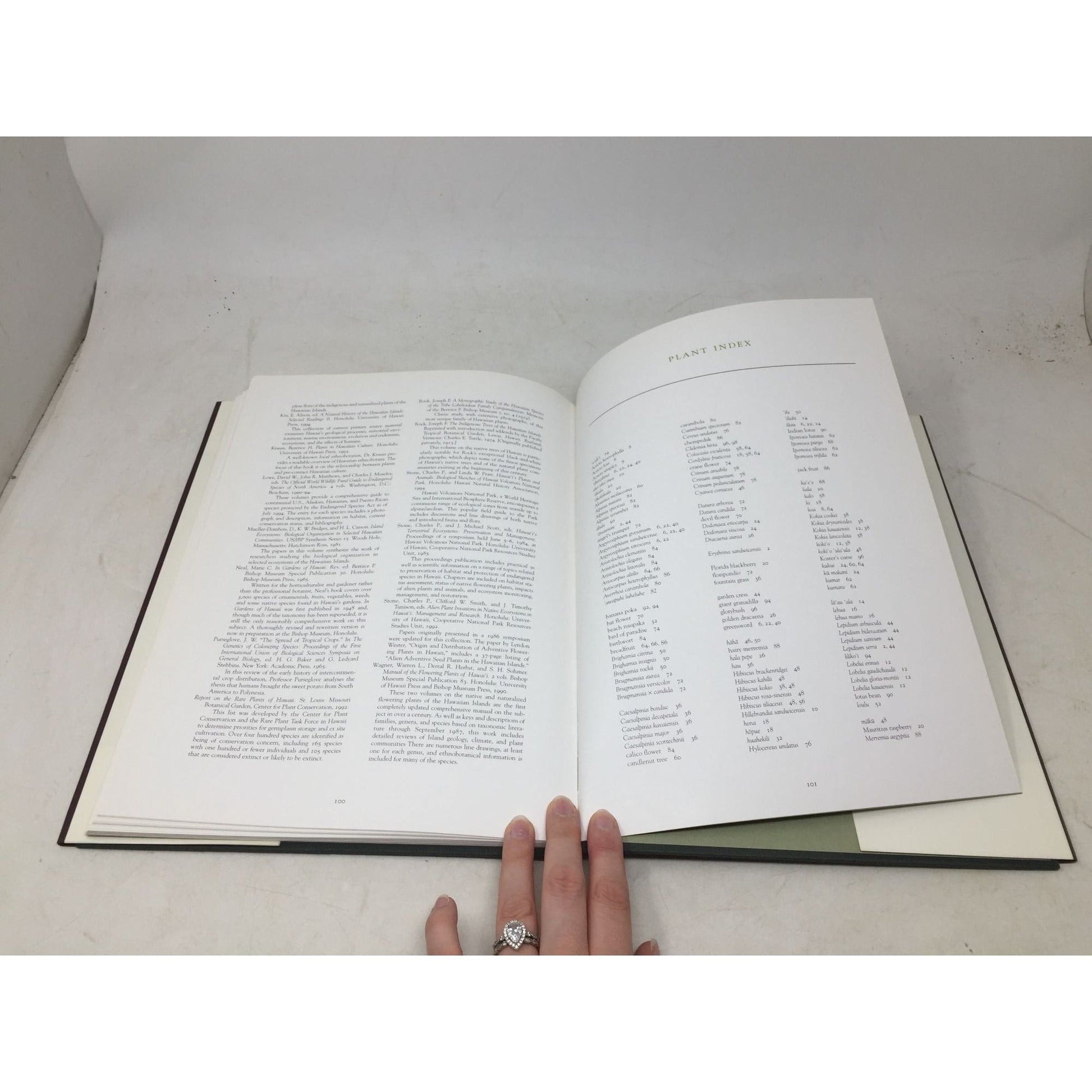 A Hawaiian Florilegium: Botanical Portraits from Paradise unbranded  A+ Stuff Vintage Books