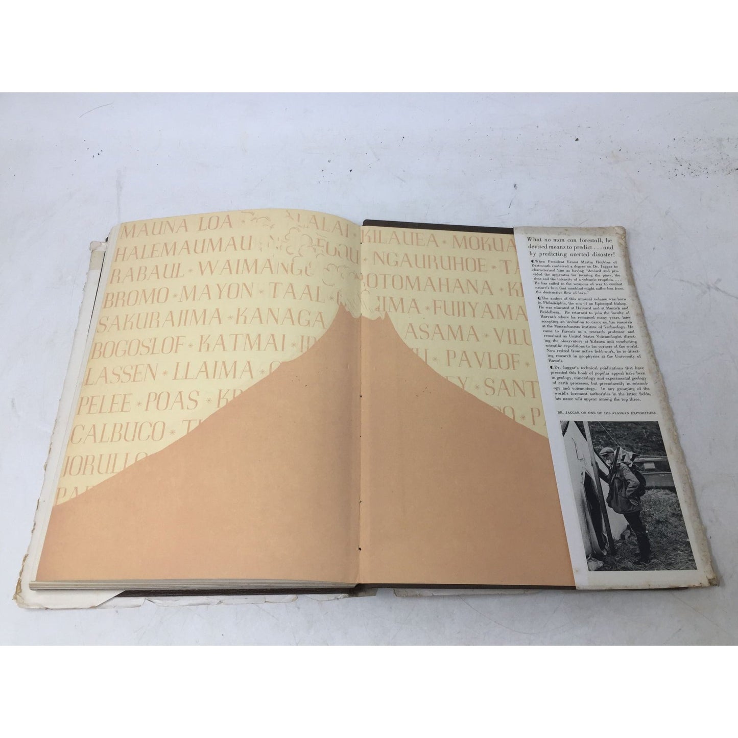 Vintage Hardcover Book Titled Volcanoes Declare War: Logistics and Strategy of Pacific Volcano Science by Thomas Augustus Jaggar. unbranded  A+ Stuff Vintage Books