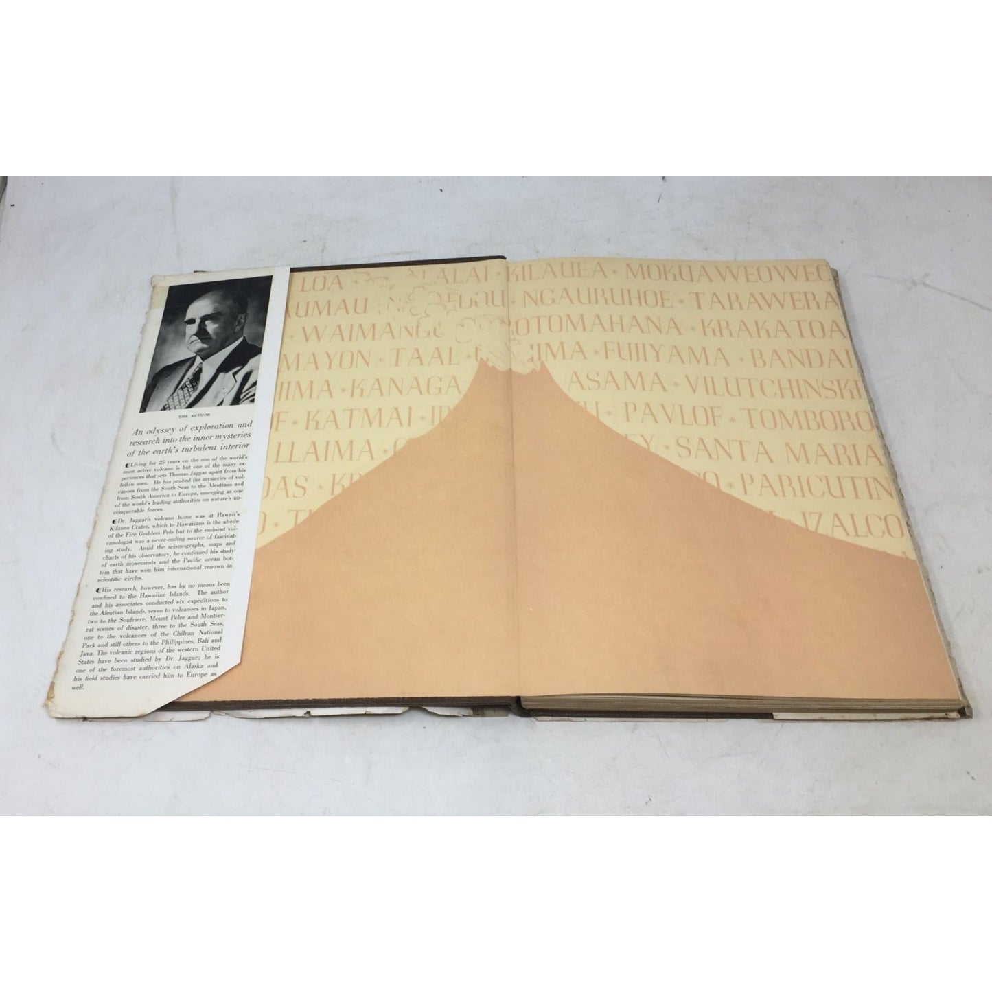 Vintage Hardcover Book Titled Volcanoes Declare War: Logistics and Strategy of Pacific Volcano Science by Thomas Augustus Jaggar. unbranded  A+ Stuff Vintage Books