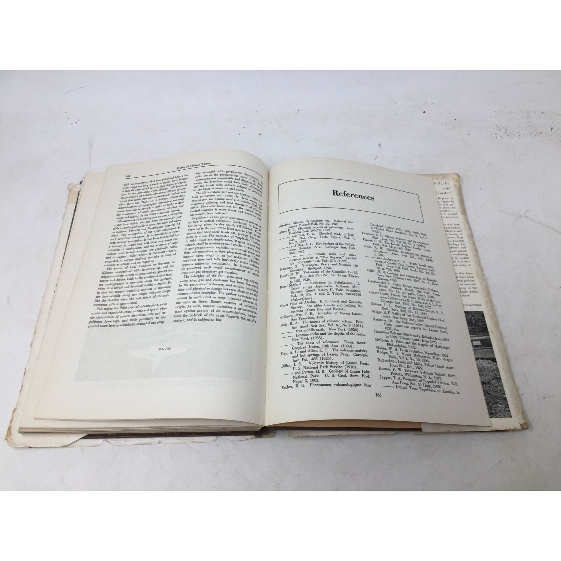 Vintage Hardcover Book Titled Volcanoes Declare War: Logistics and Strategy of Pacific Volcano Science by Thomas Augustus Jaggar. unbranded  A+ Stuff Vintage Books