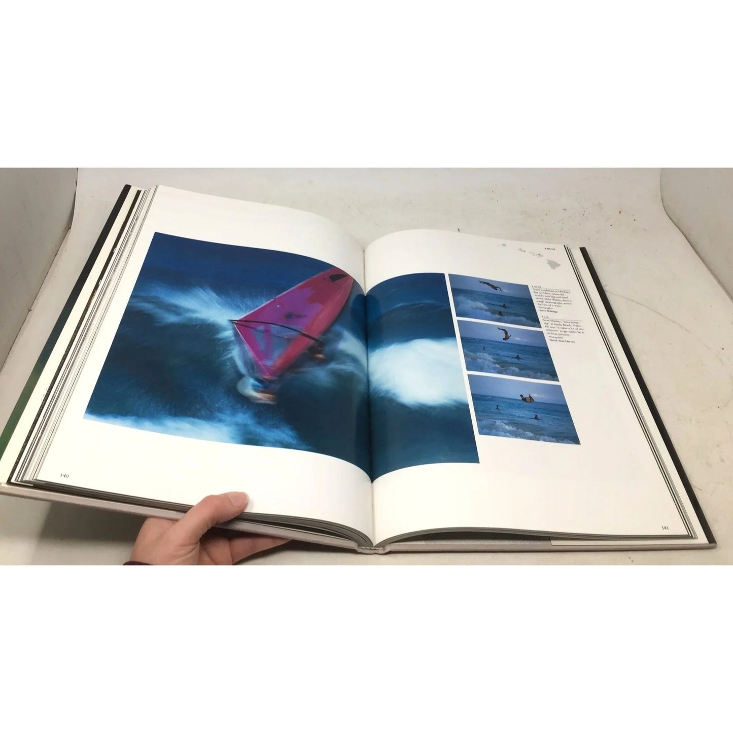 'A Day in the Life of Hawaii' Hardcover Book - unbranded - Books - A+ Stuff