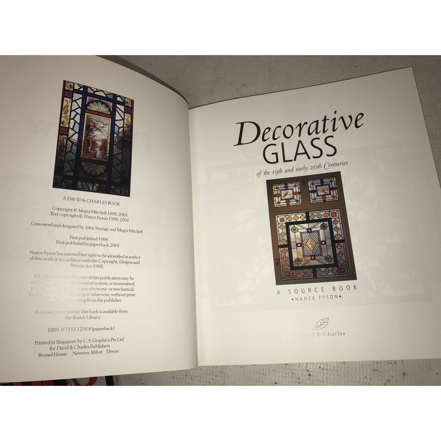 Decorative Glass of the 19th and Early 20th Centuries - A Source Book by Nancy Fyson