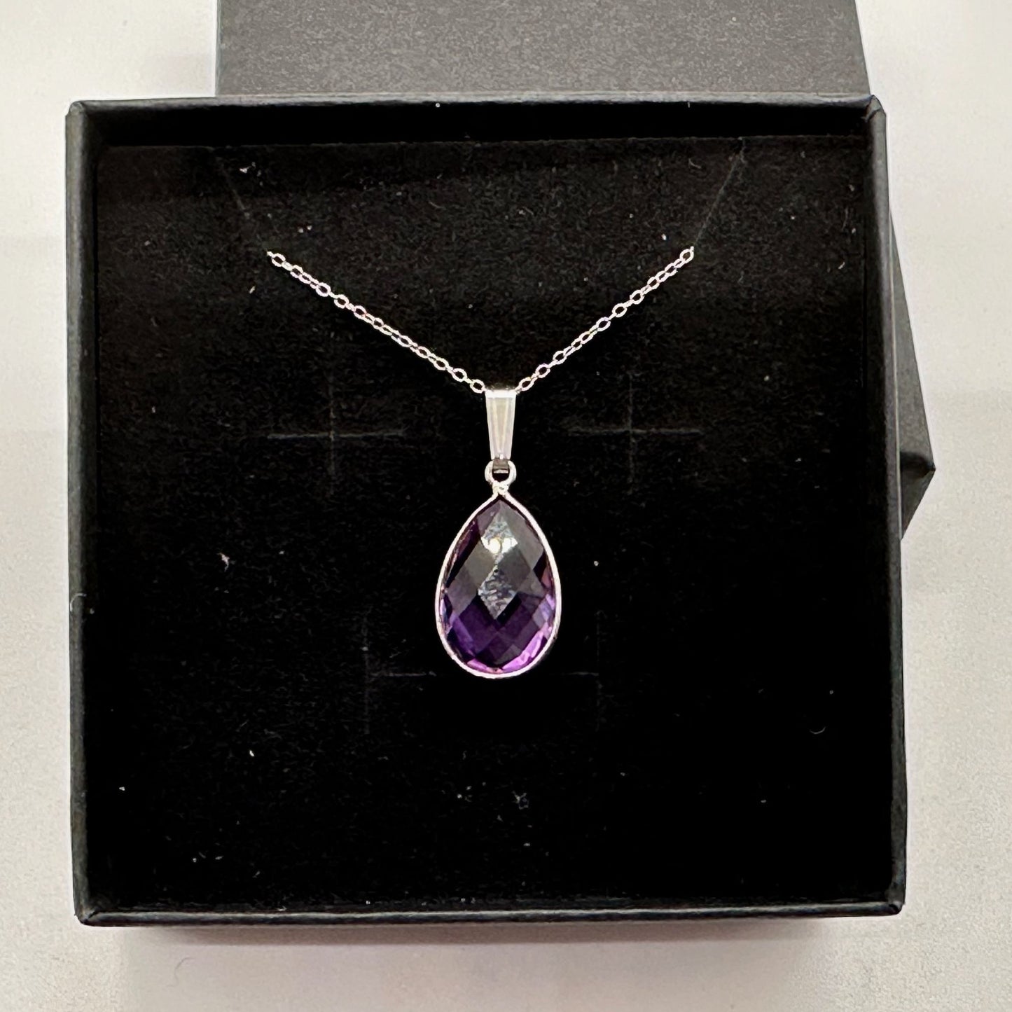 Beautiful Pear Cut 6.05 Ct Purple Amethyst Pendant -  Sterling Silver with Chain