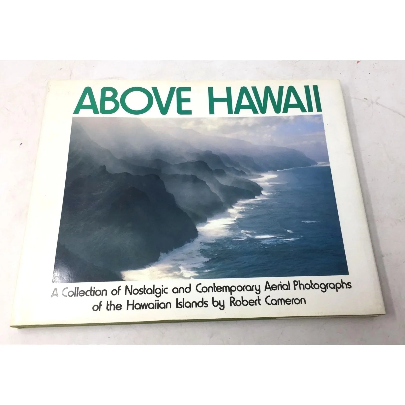 Above Hawaii: A Collection of Nostalgic and Contemporary Aerial Photographs of the Hawaiian Islands by Robert Cameron - unbranded - Vintage Books - A+ Stuff