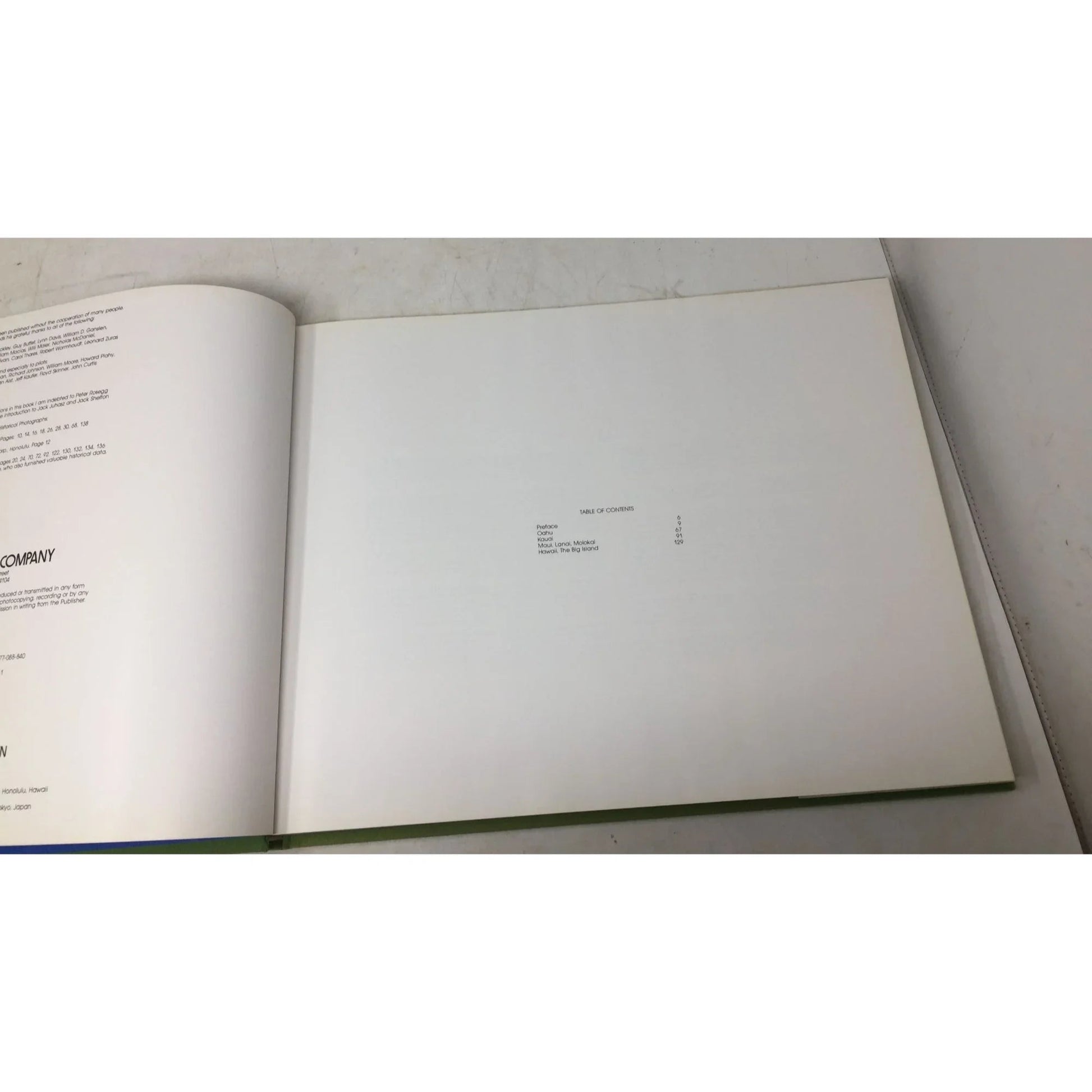 Above Hawaii: A Collection of Nostalgic and Contemporary Aerial Photographs of the Hawaiian Islands by Robert Cameron - unbranded - Vintage Books - A+ Stuff