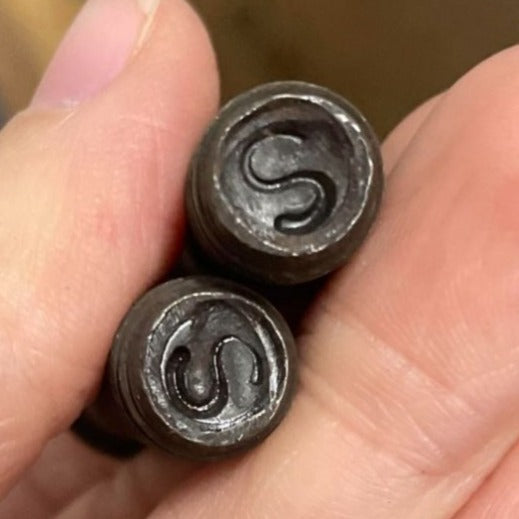 GM 9590258 General Motors Vintage Discontinued New Old Stock Bolts (2)