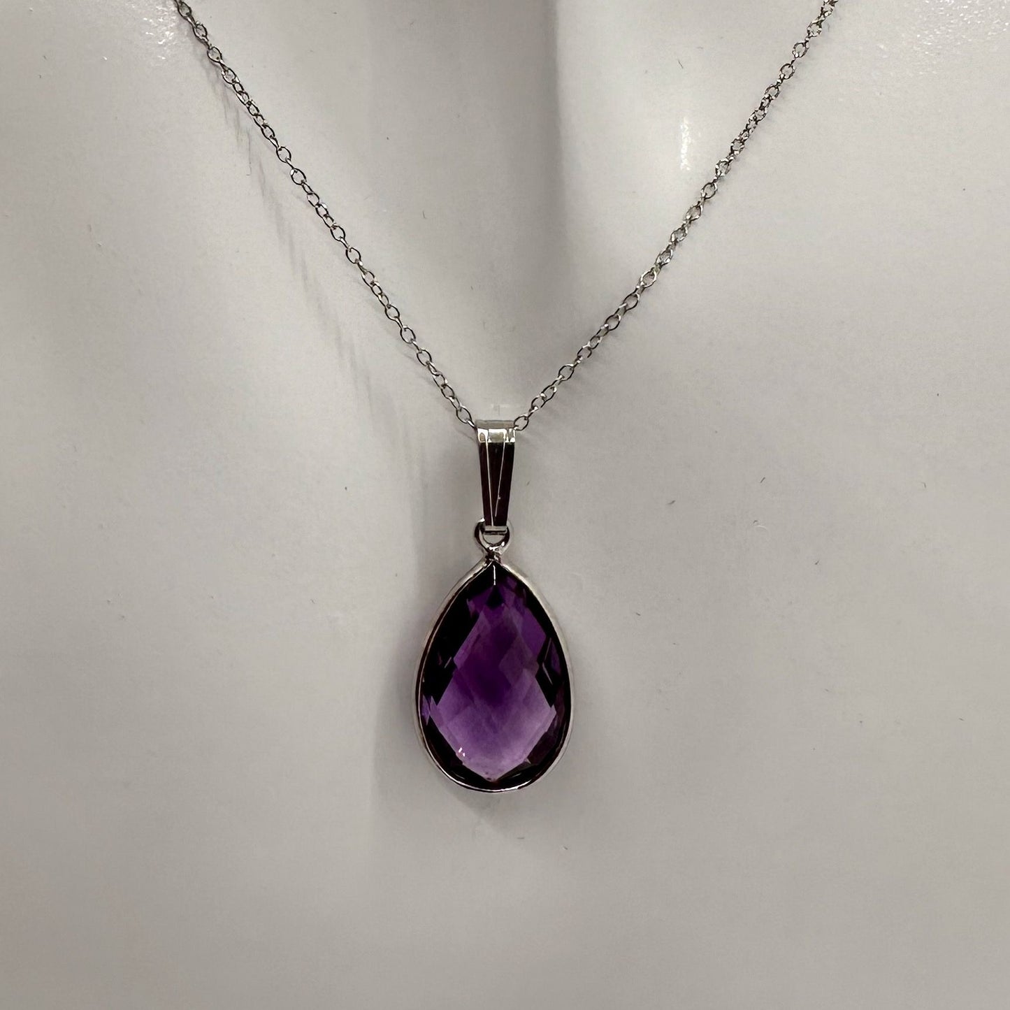 Beautiful Pear Cut 6.05 Ct Purple Amethyst Pendant -  Sterling Silver with Chain