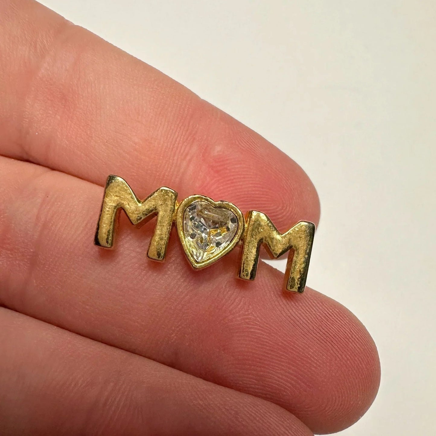 Ballou Reg'd ''MOM'' Gold Pin with Rhinestone Heart in the Middle - A+ Stuff - pin - A+ Stuff