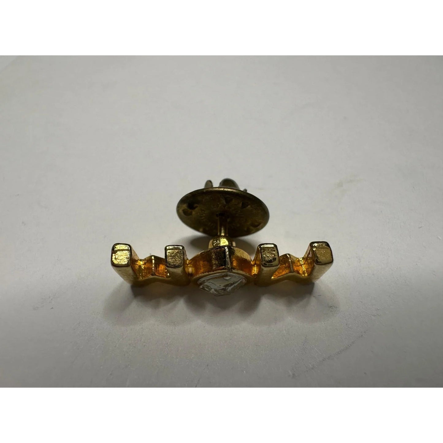 Ballou Reg'd ''MOM'' Gold Pin with Rhinestone Heart in the Middle - A+ Stuff - pin - A+ Stuff