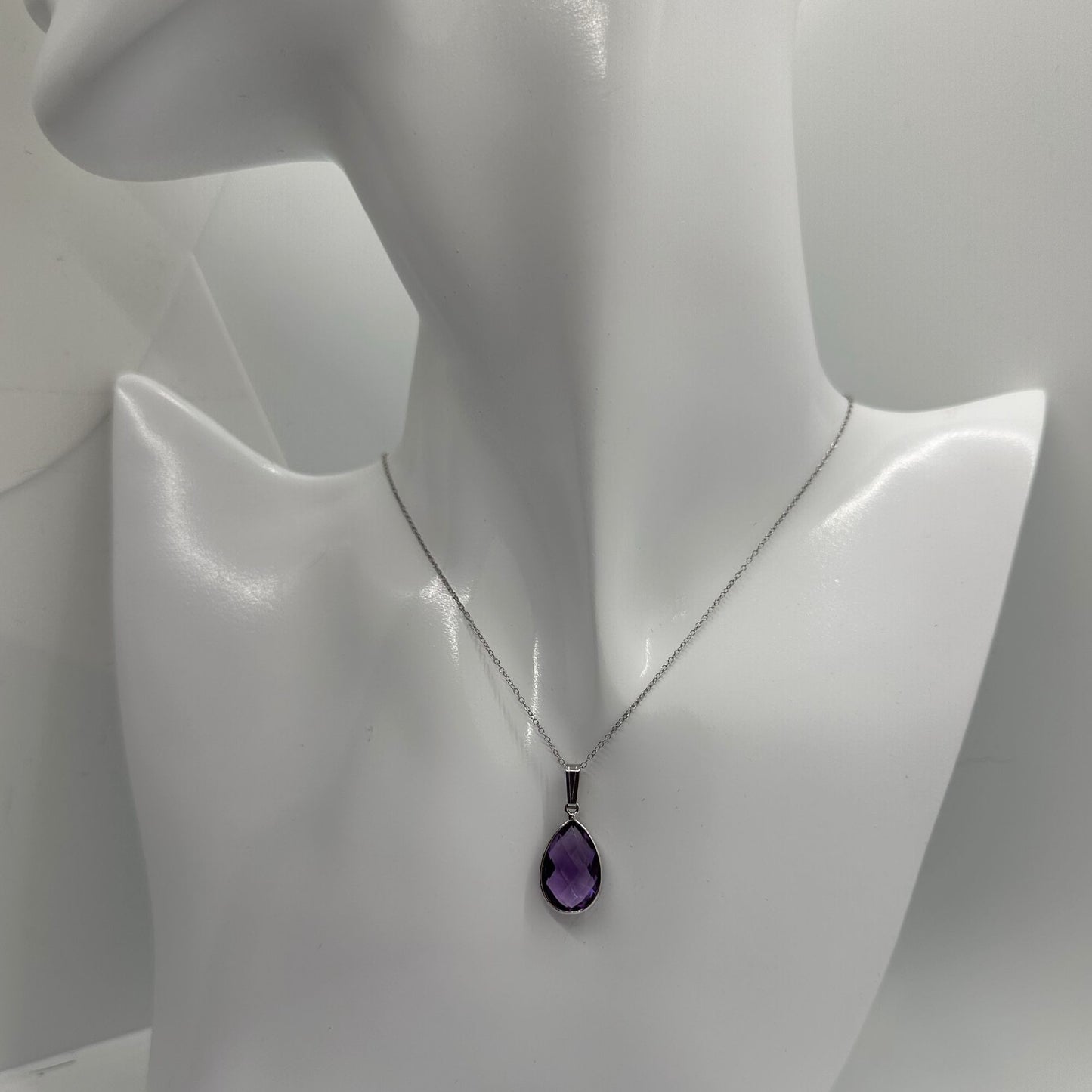 Beautiful Pear Cut 6.05 Ct Purple Amethyst Pendant -  Sterling Silver with Chain