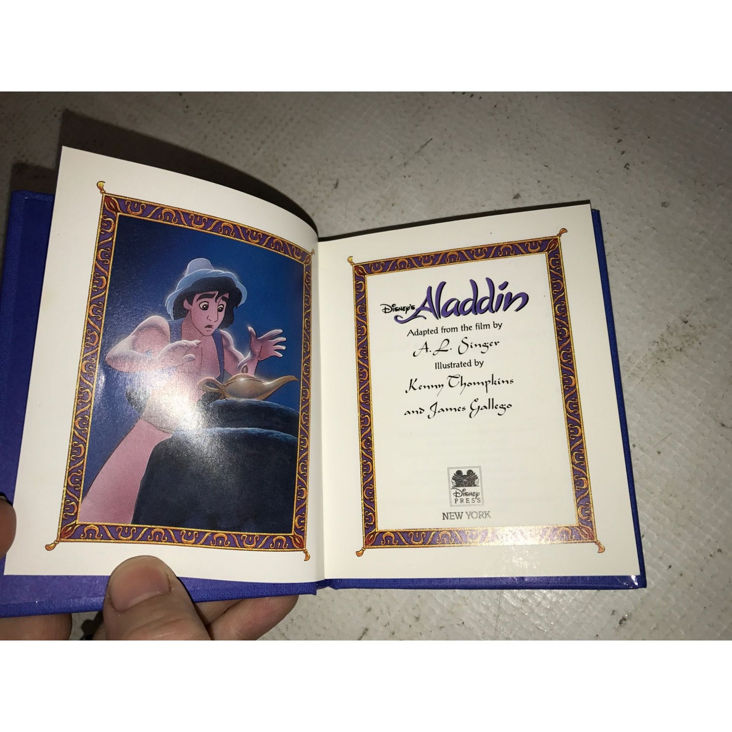 Disney's Aladdin Vintage 1996 Disney Press Miniature Book