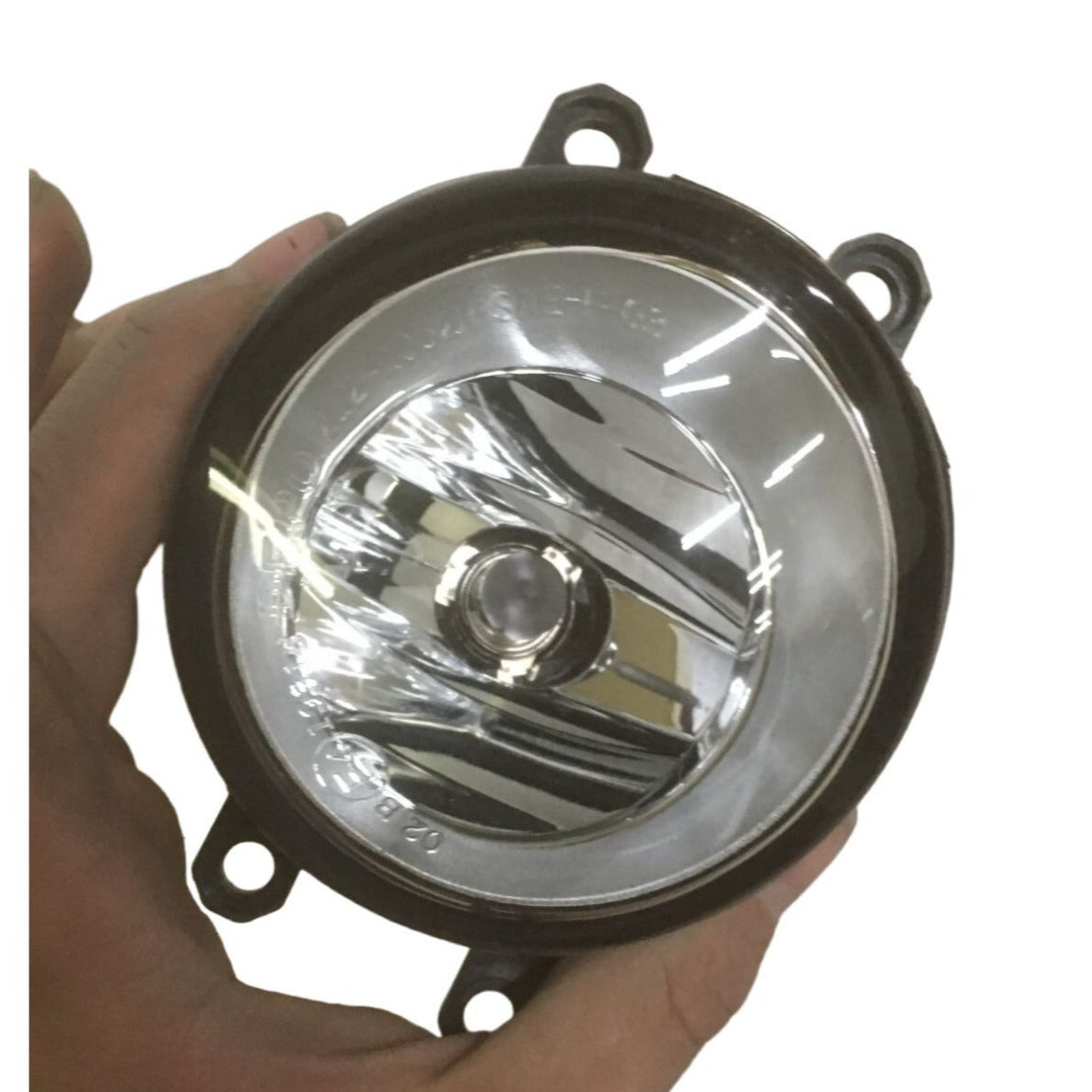 FOG LIGHT REPLACEMENT PART - Manufacturer Part Number: 8121006071 Interchange Part Number: TO2593123C Brand: Replacement