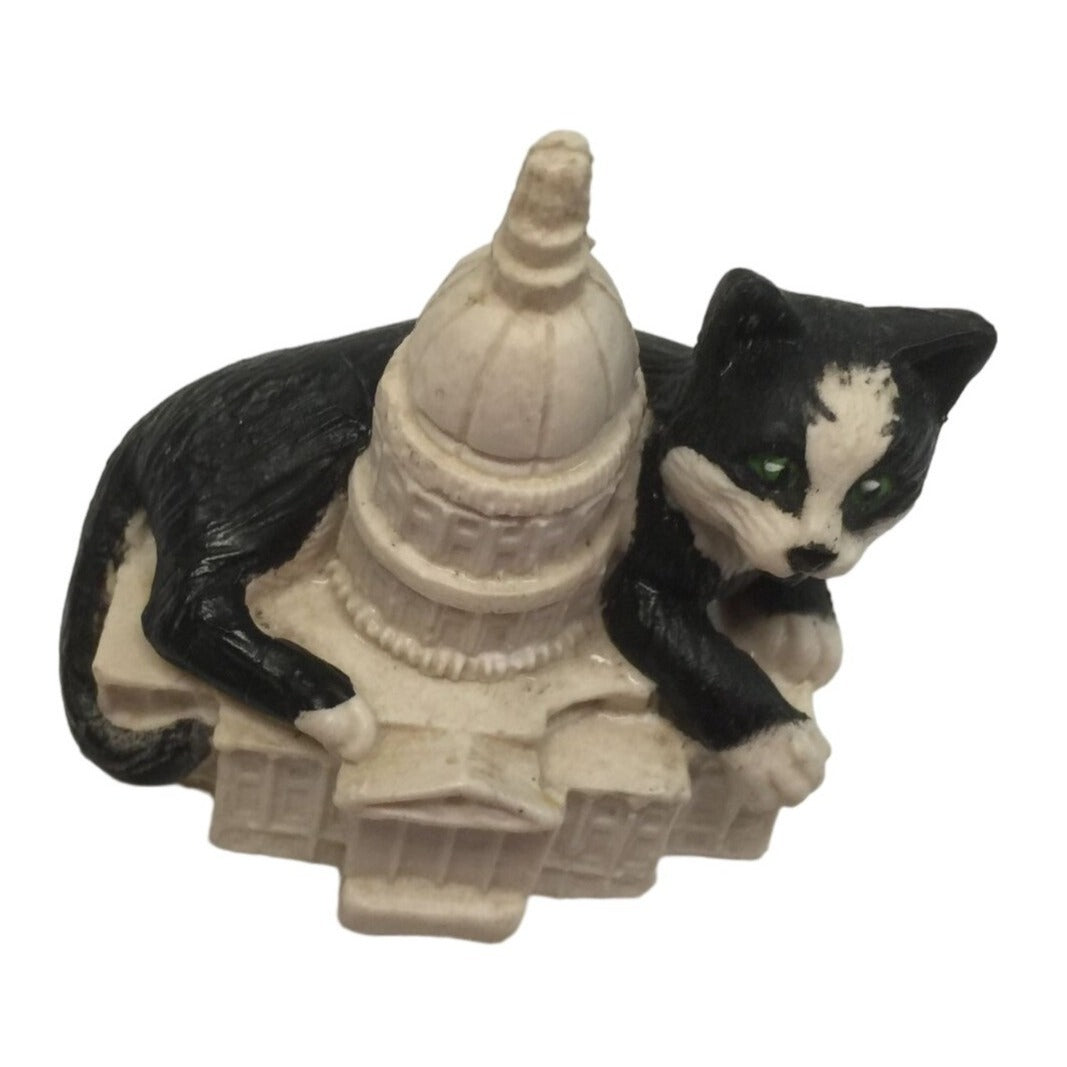 Vintage 1993 For Street Kids Cat sitting on A White House/Building Figurine