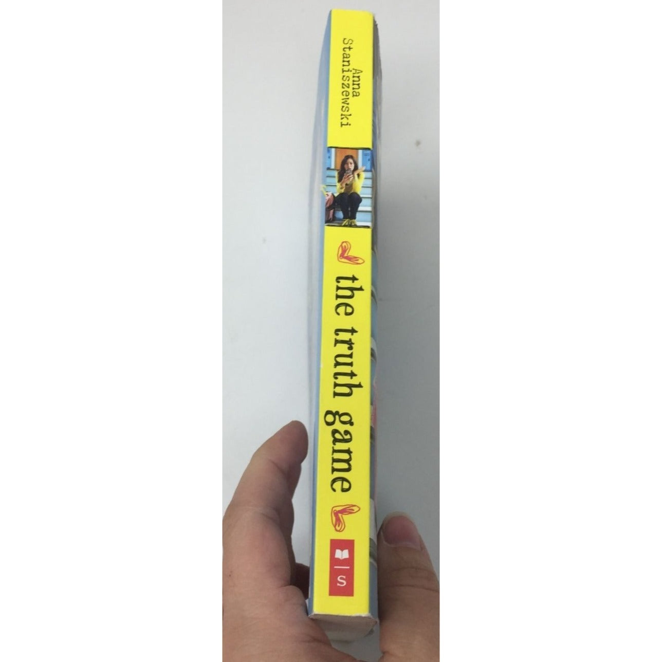 The Truth Game paperback book by Anna Staniszewski