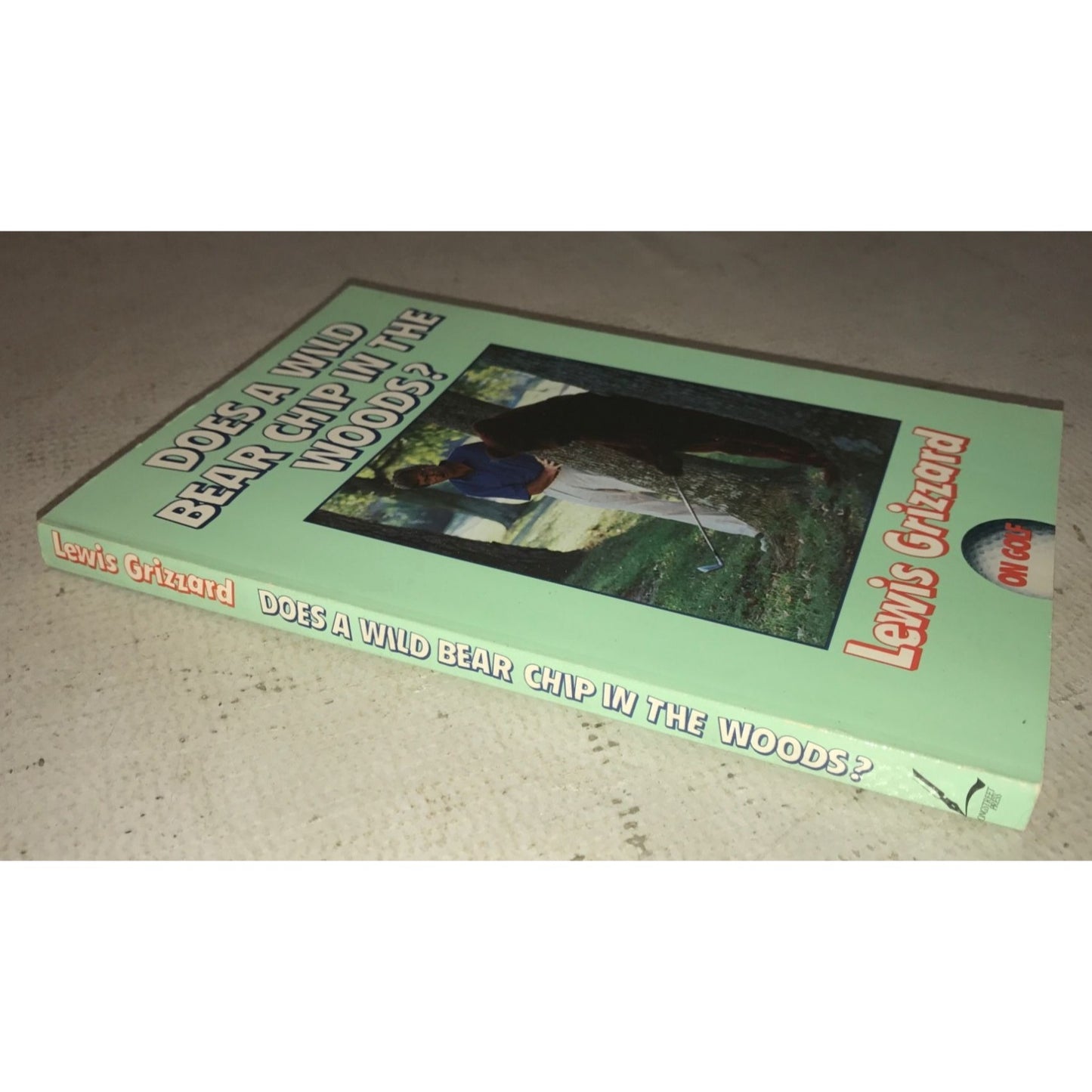 Does A Wild Bear Chip In The Woods? Lewis Grizzard On Golf Paperback book