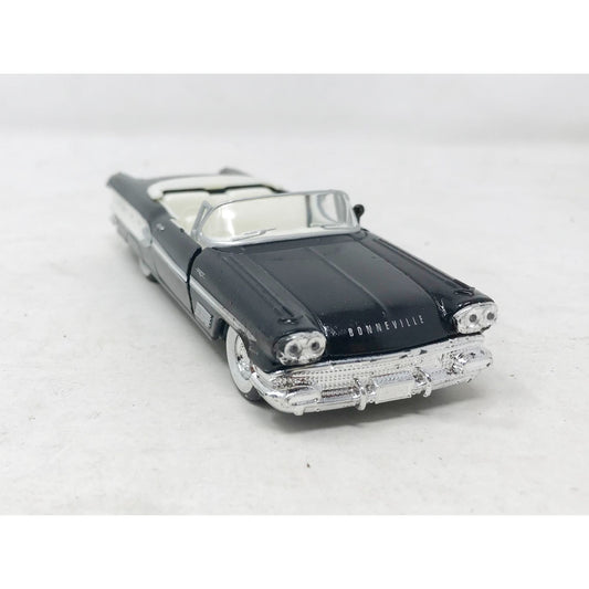 1958 Pontiac Bonneville Convertible (Black) - ROAD CHAMPS American Classic Car 1:43 Die Cast