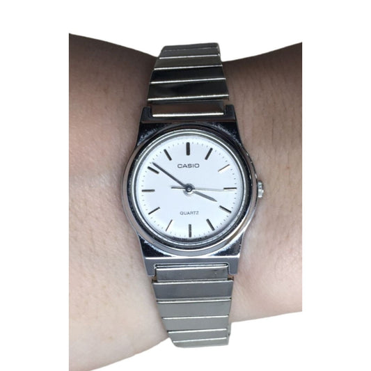 Casio Quartz Silvertone Analog Wristwatch With Steel Back/Water Resistant