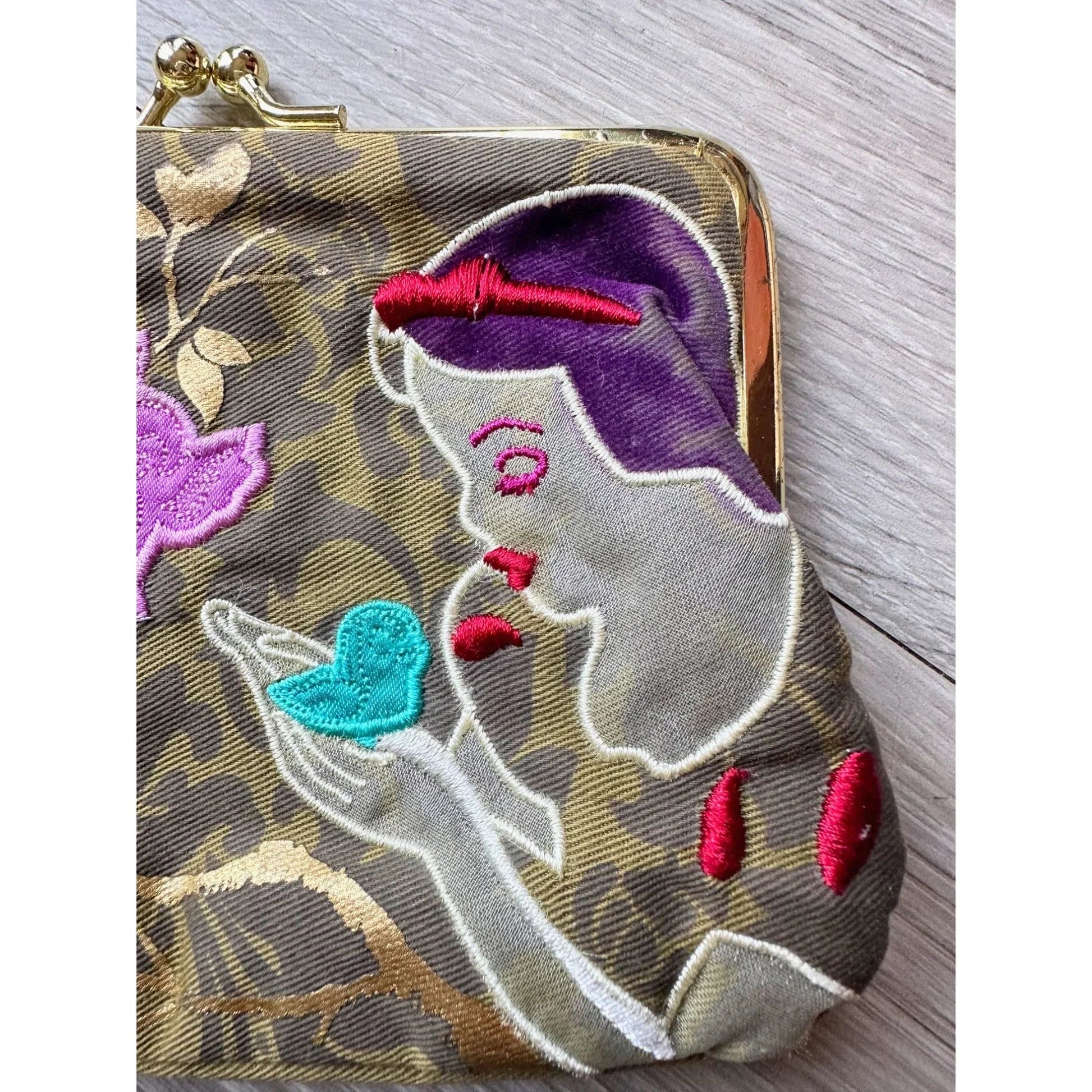 Disney Couture Snow White Kisslock Coin Pouch / Change Purse by Loop - Loop - Coin Purse - A+ Stuff