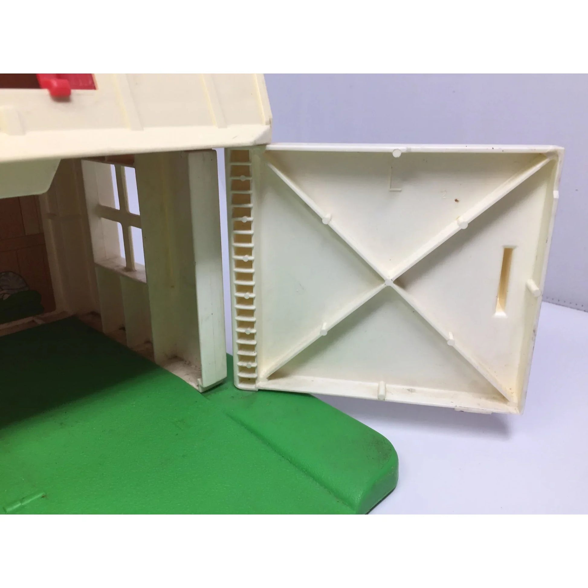 Vintage Fisher Price Little People Play Family Farm Barn Toy - A+ Stuff