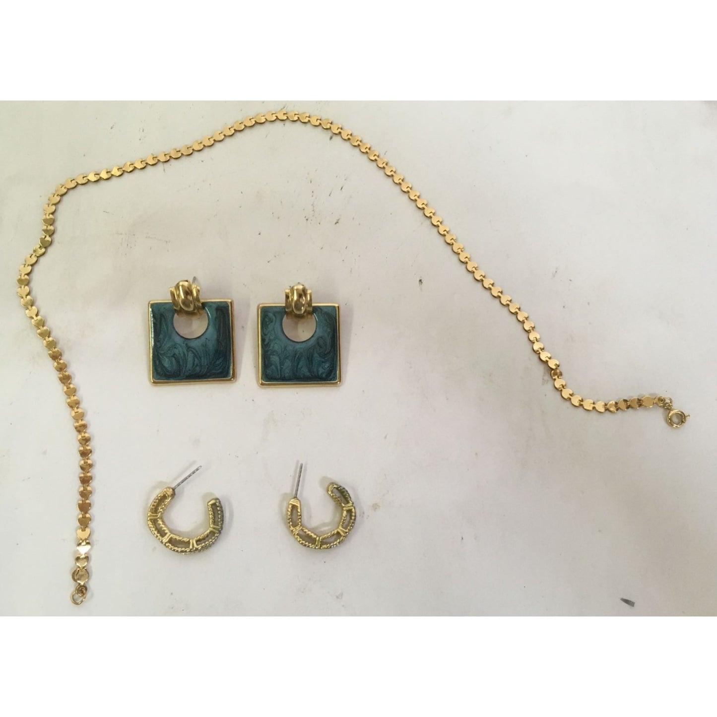 Womens Gold Tone Chain Necklace & 2 Pairs of Matching Earrings (Gold Hoops/Teal Earrings)