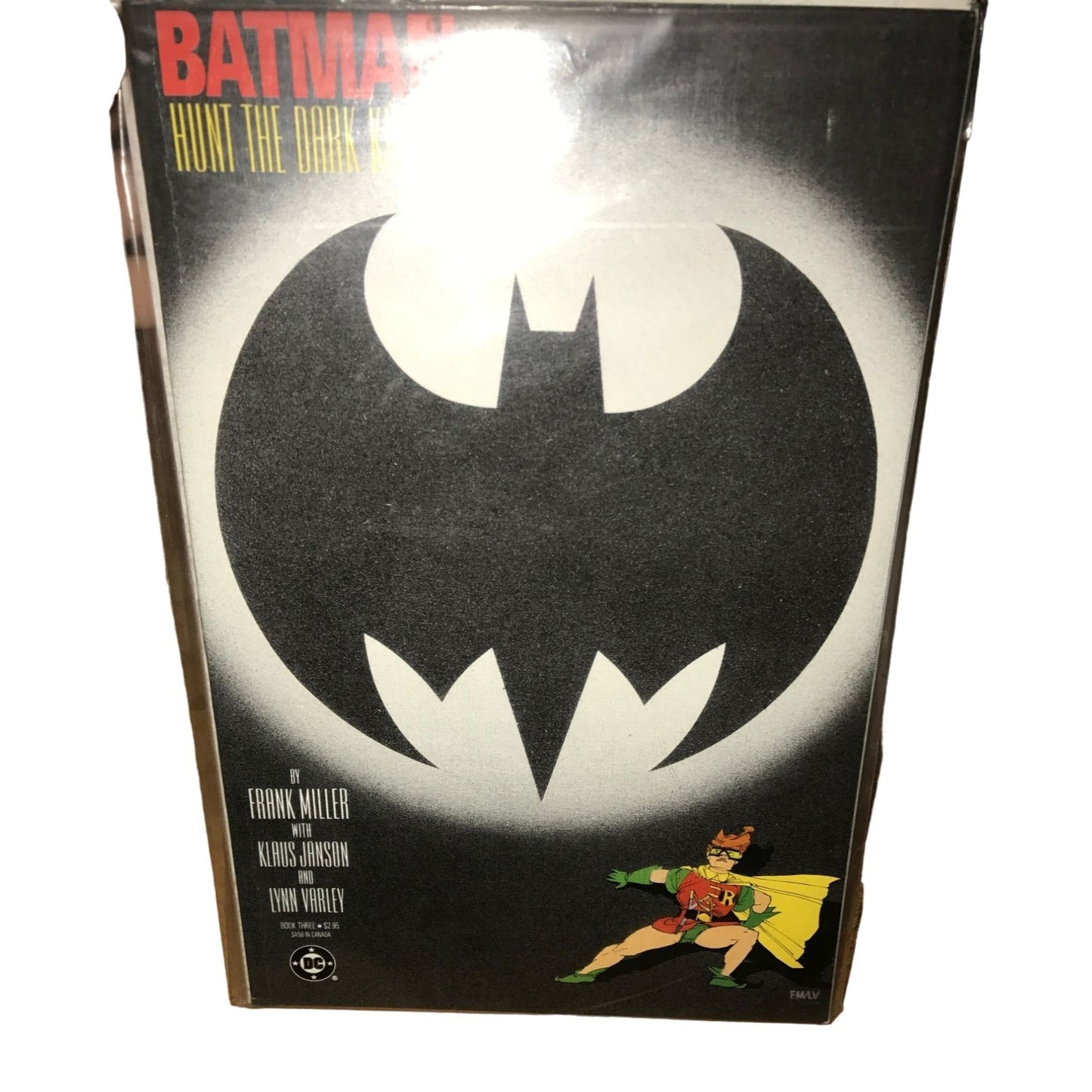 Batman Hunt the Dark Knight - book 3 - 1986- Comic Book Graphic Novel